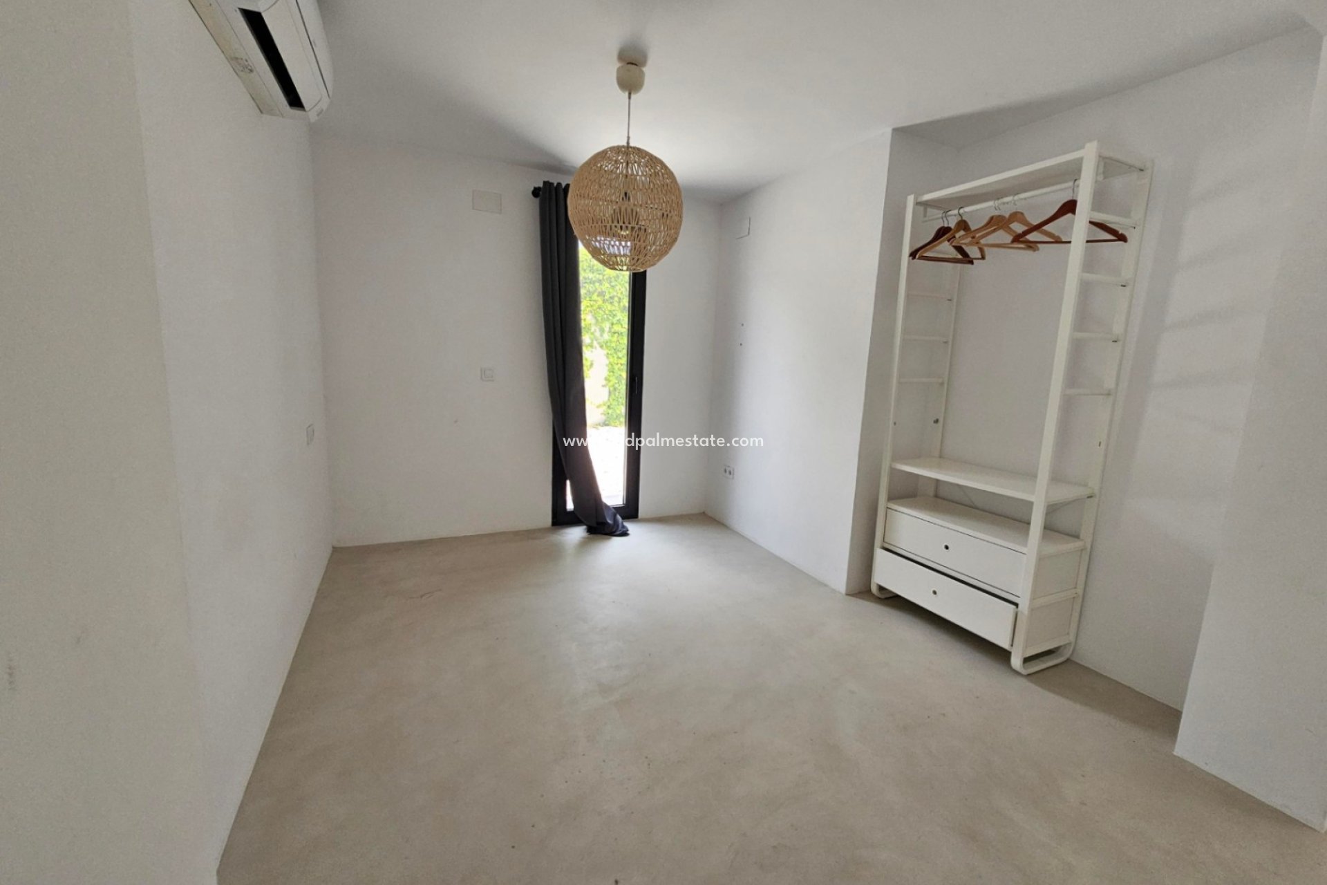 Resale - Villa -
Jávea