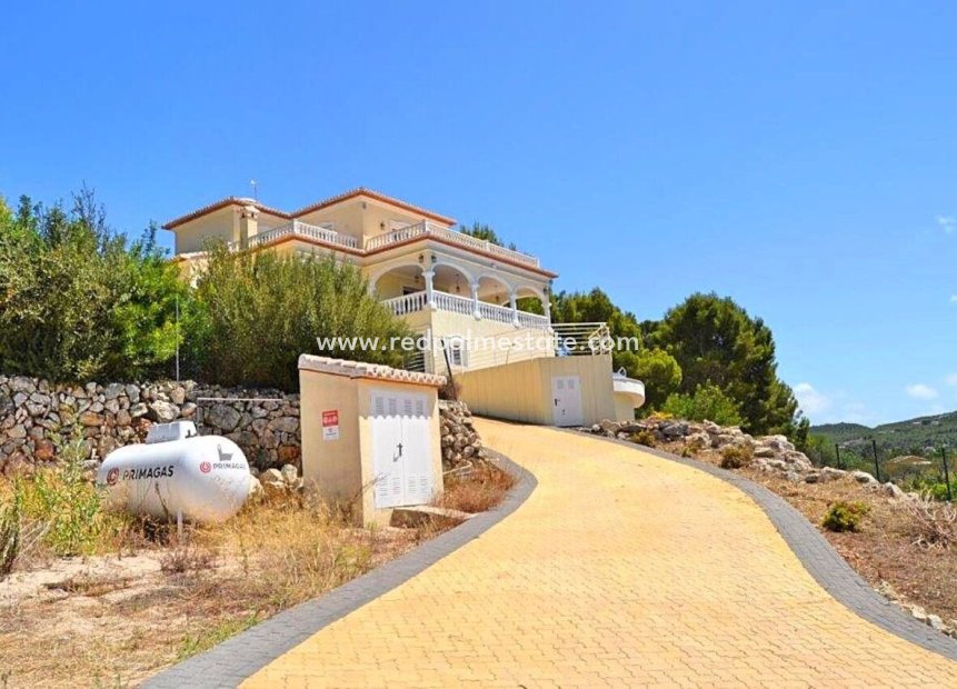 Resale - Villa -
Jávea