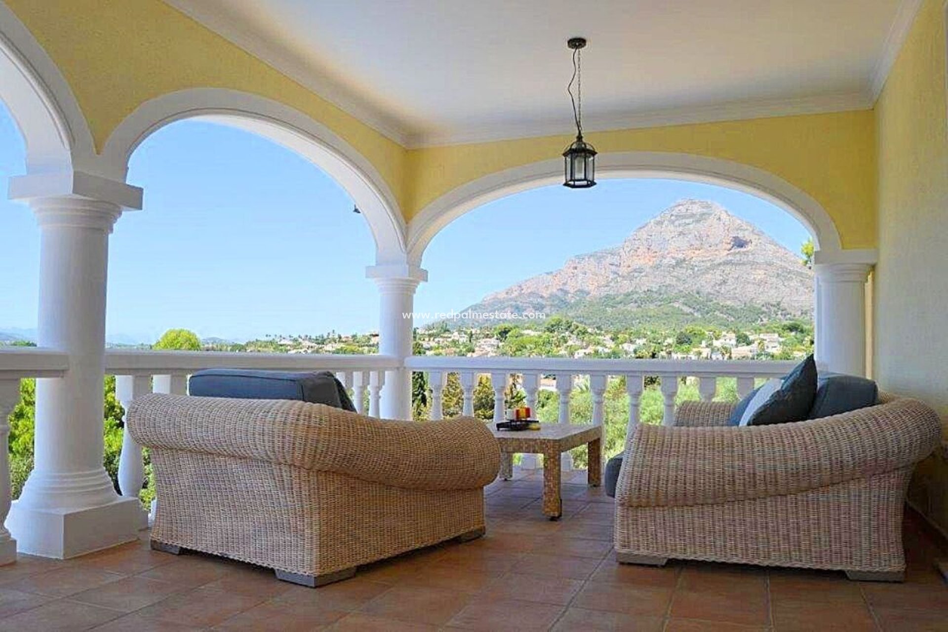 Resale - Villa -
Jávea