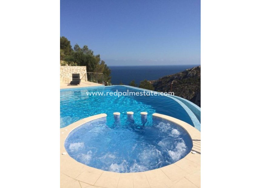 Resale - Villa -
Jávea