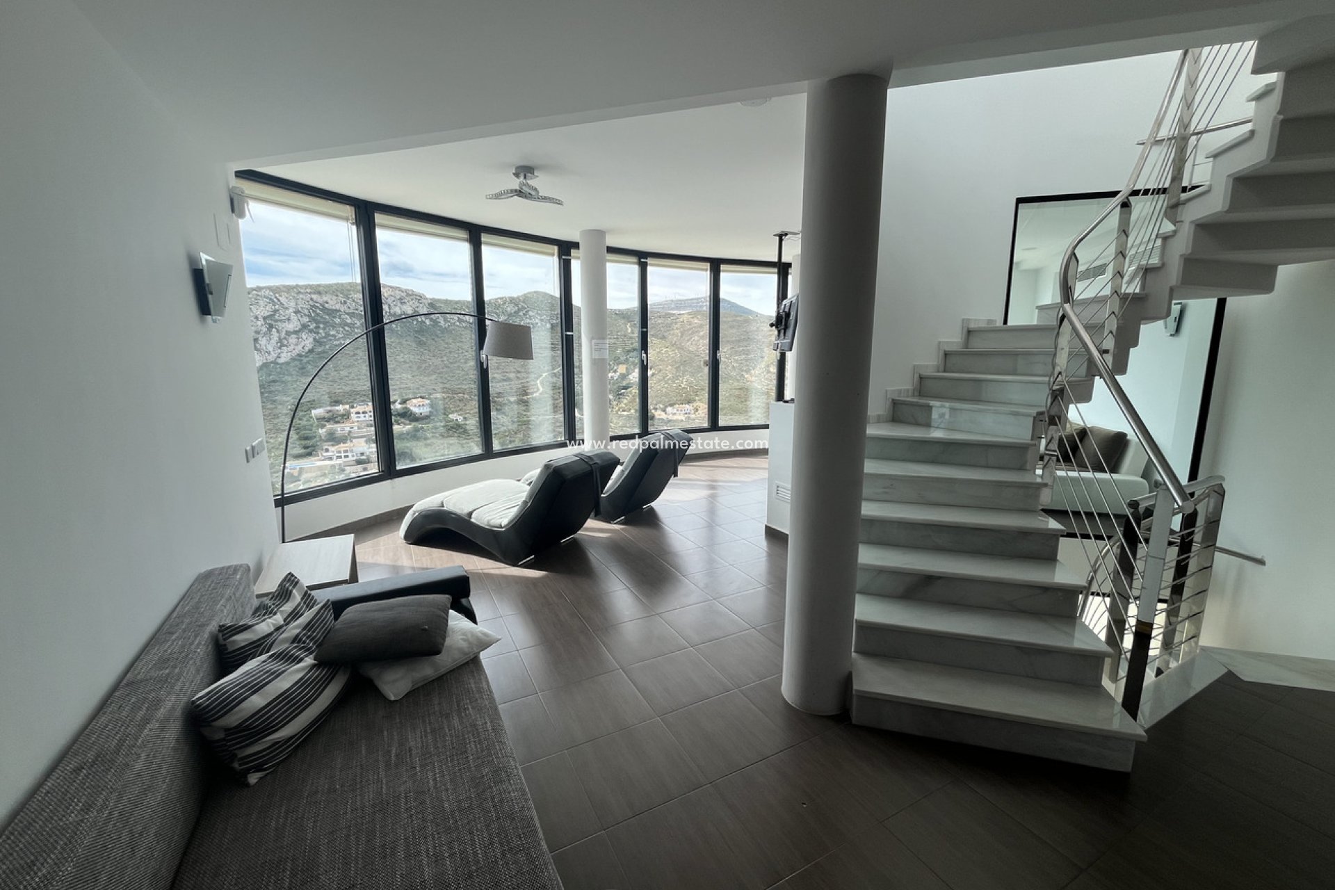 Resale - Villa -
Jávea