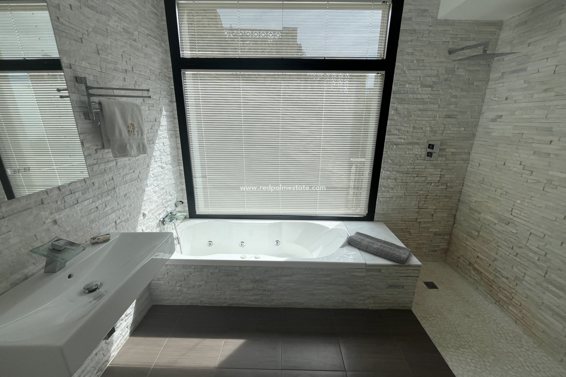 Resale - Villa -
Jávea