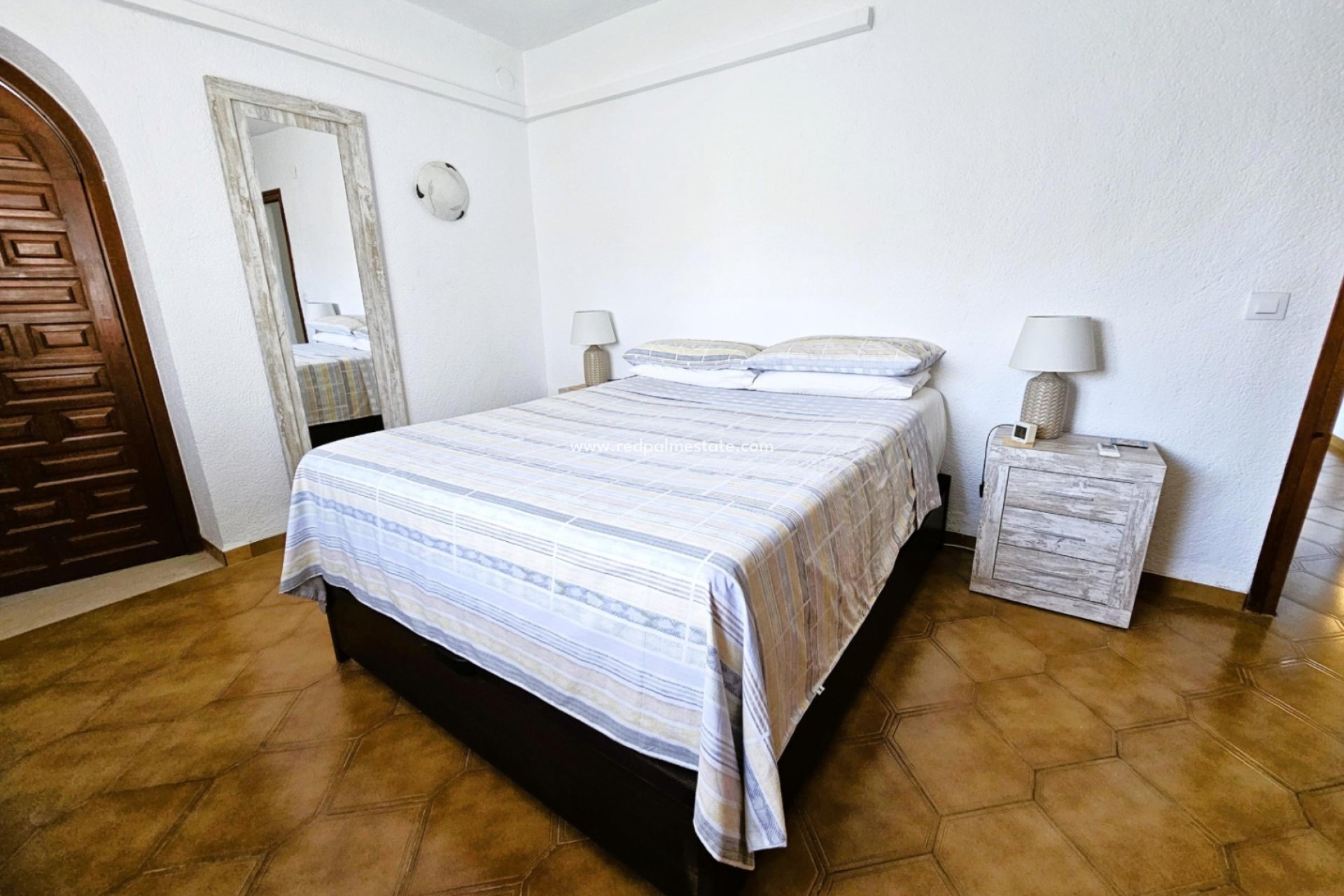 Resale - Villa -
Jávea