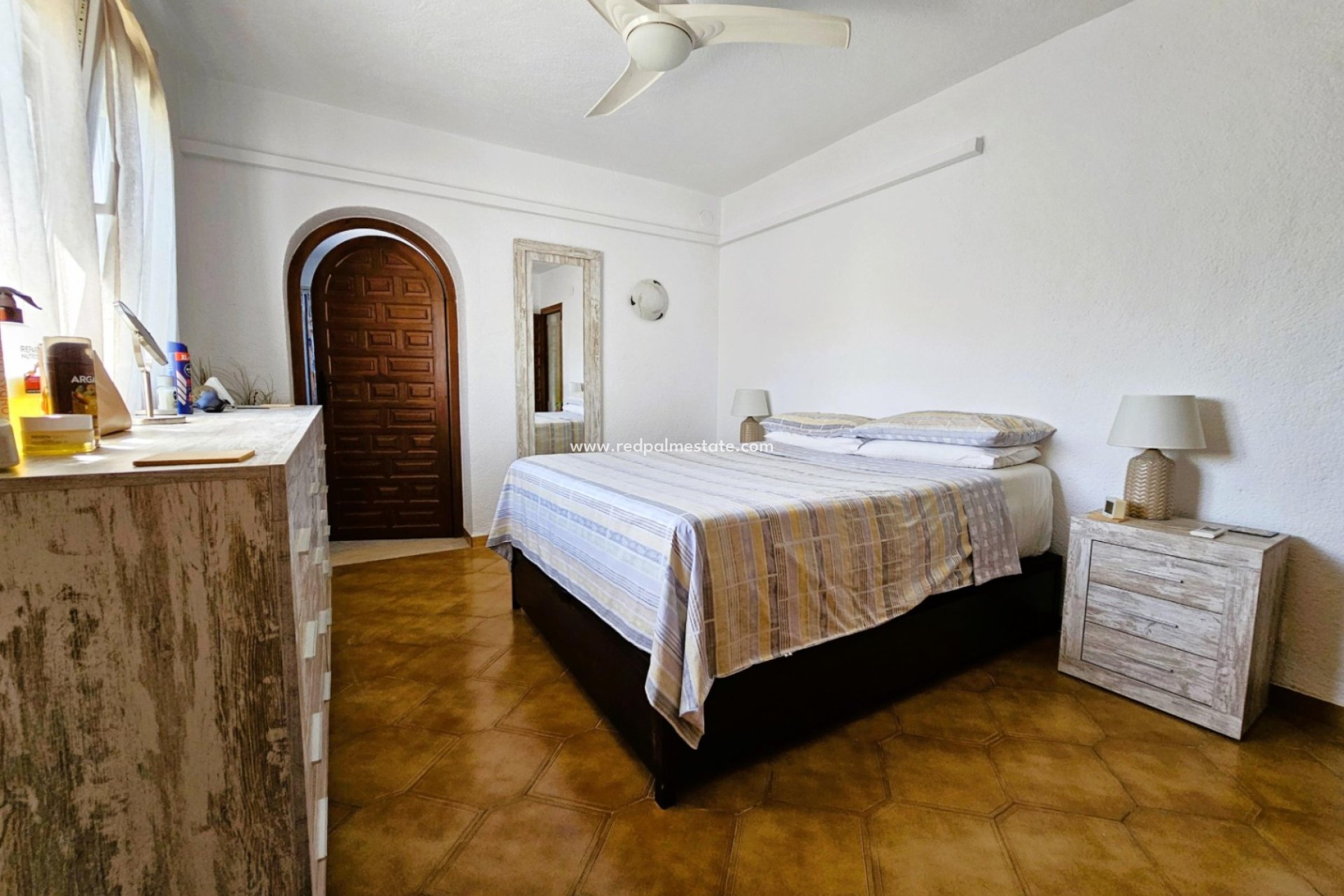 Resale - Villa -
Jávea