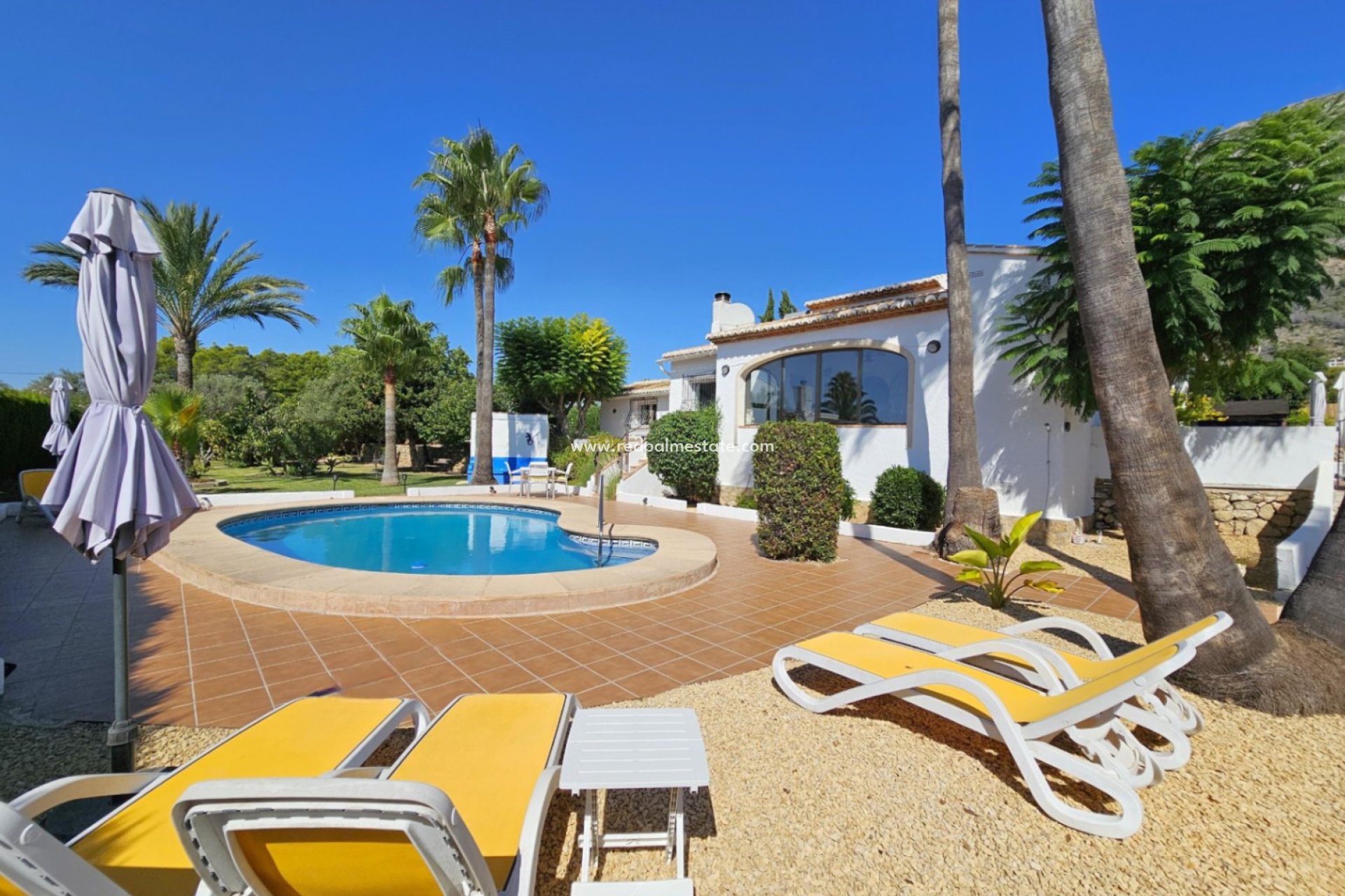 Resale - Villa -
Jávea