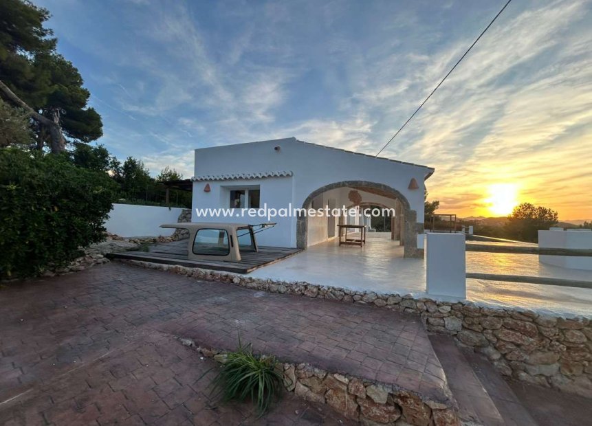 Resale - Villa -
Jávea