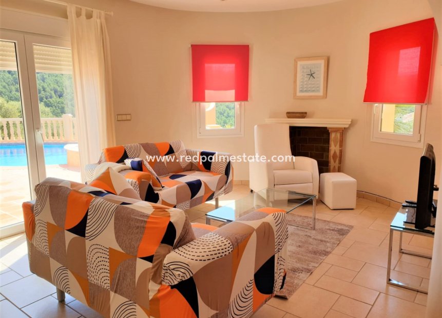 Resale - Villa -
Jávea