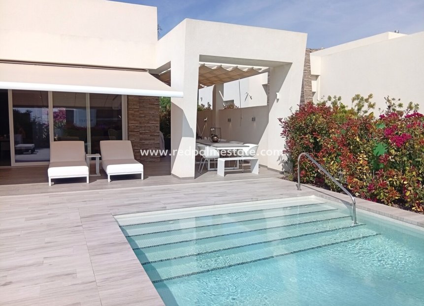 Resale - Villa -
La Finca Golf Resort - Inland