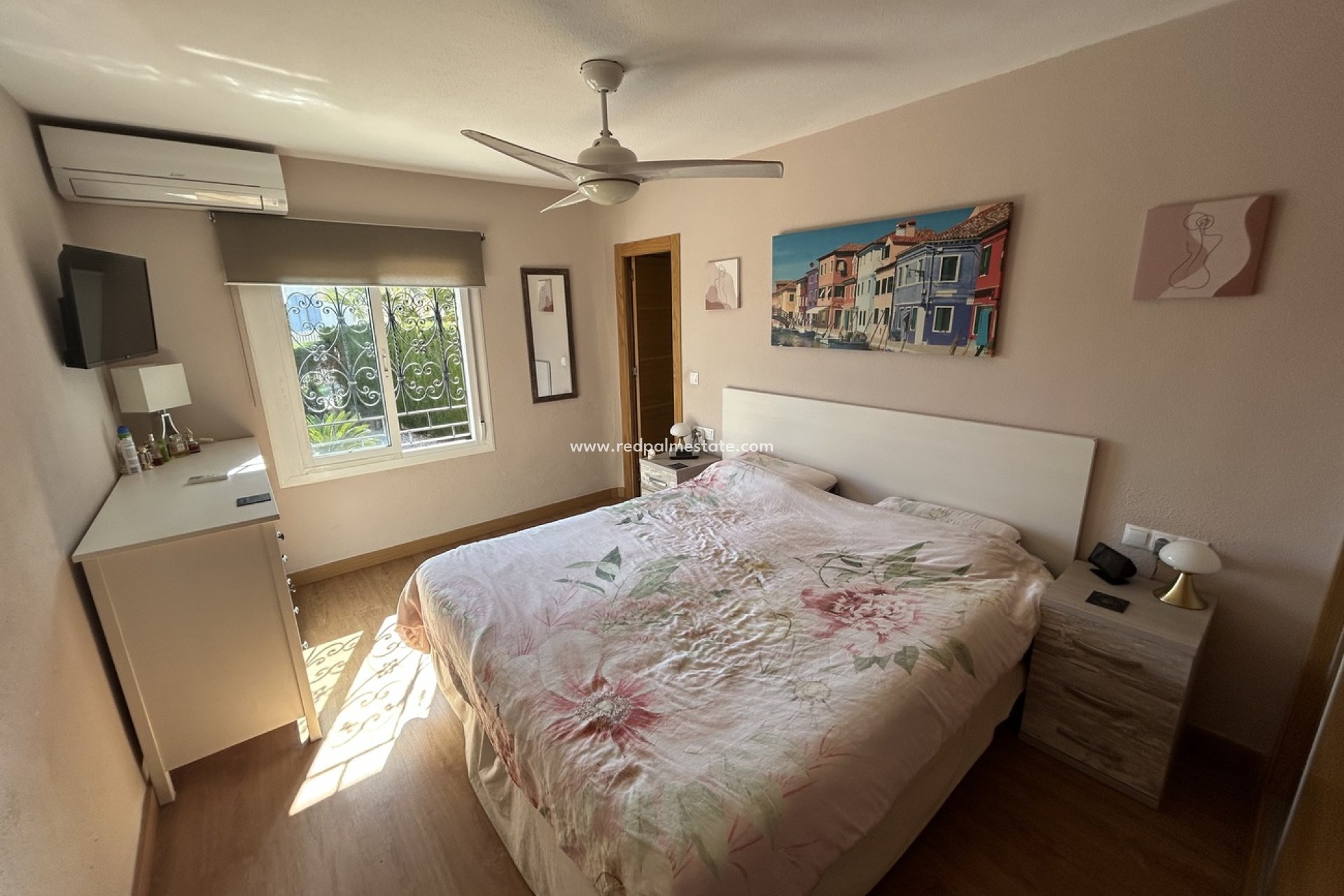 Resale - Villa -
La Manga - Cala Flores