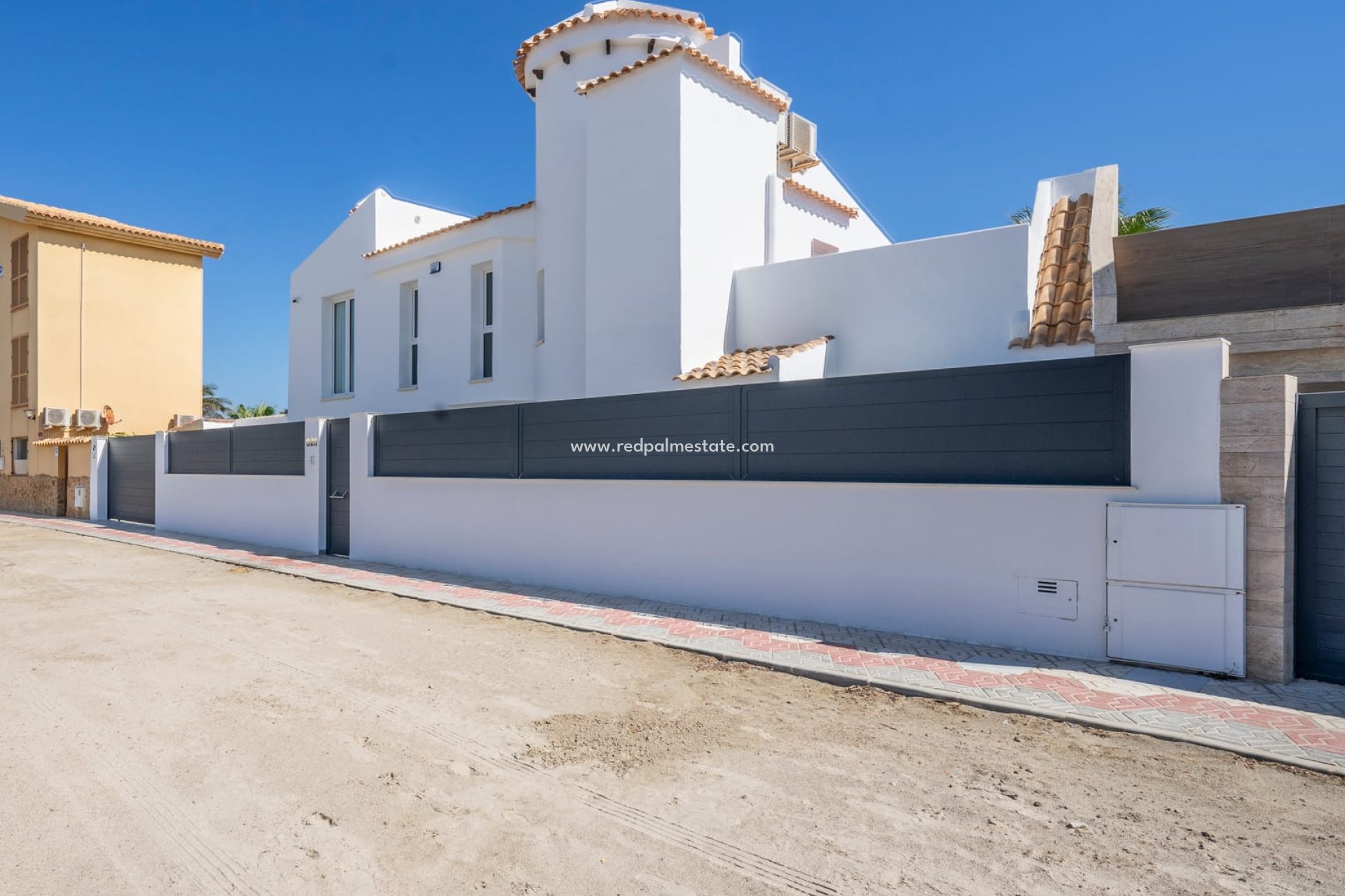 Resale - Villa -
La Manga - Costa Calida