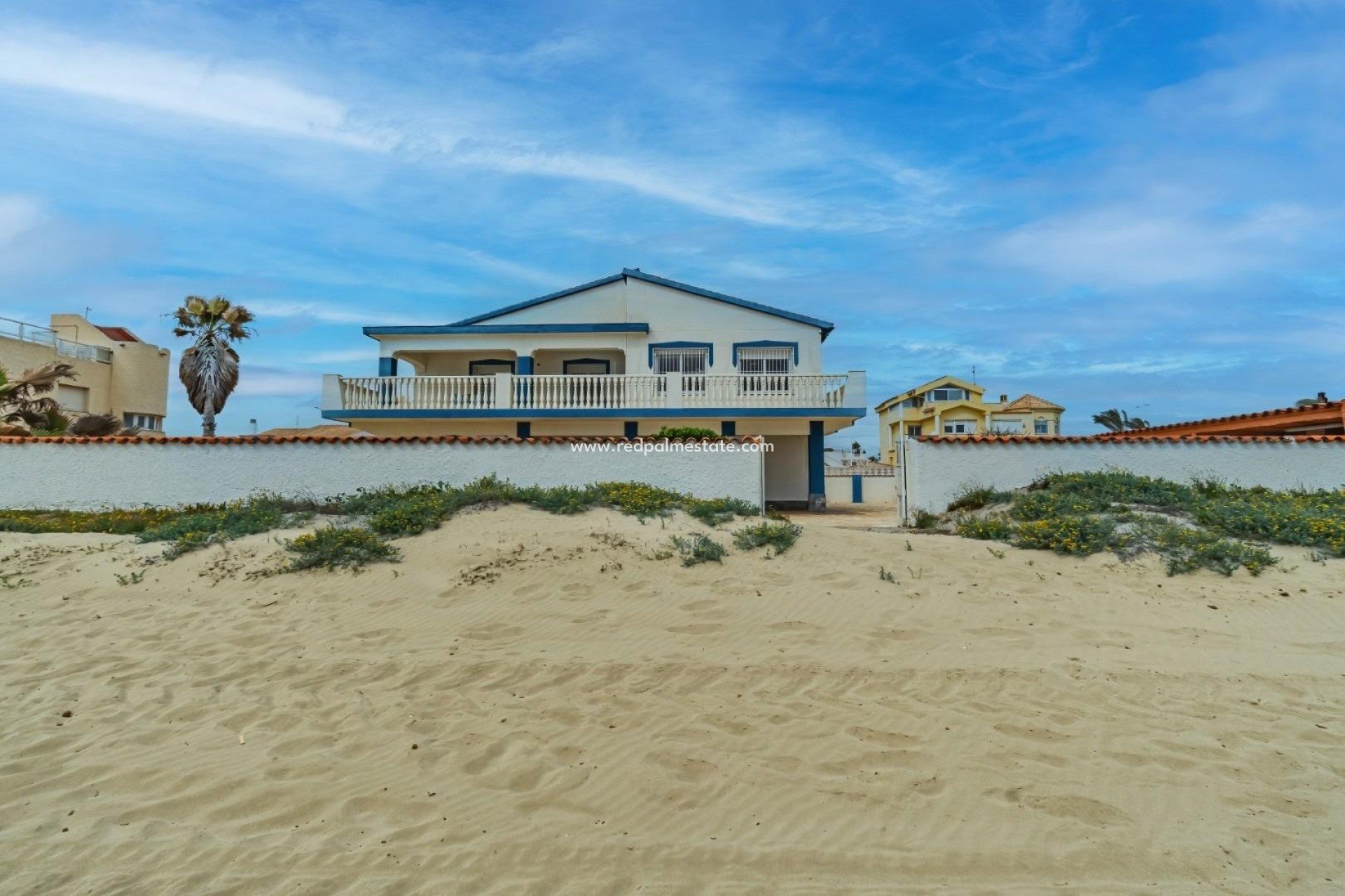 Resale - Villa -
La Manga - Playa del Estacio