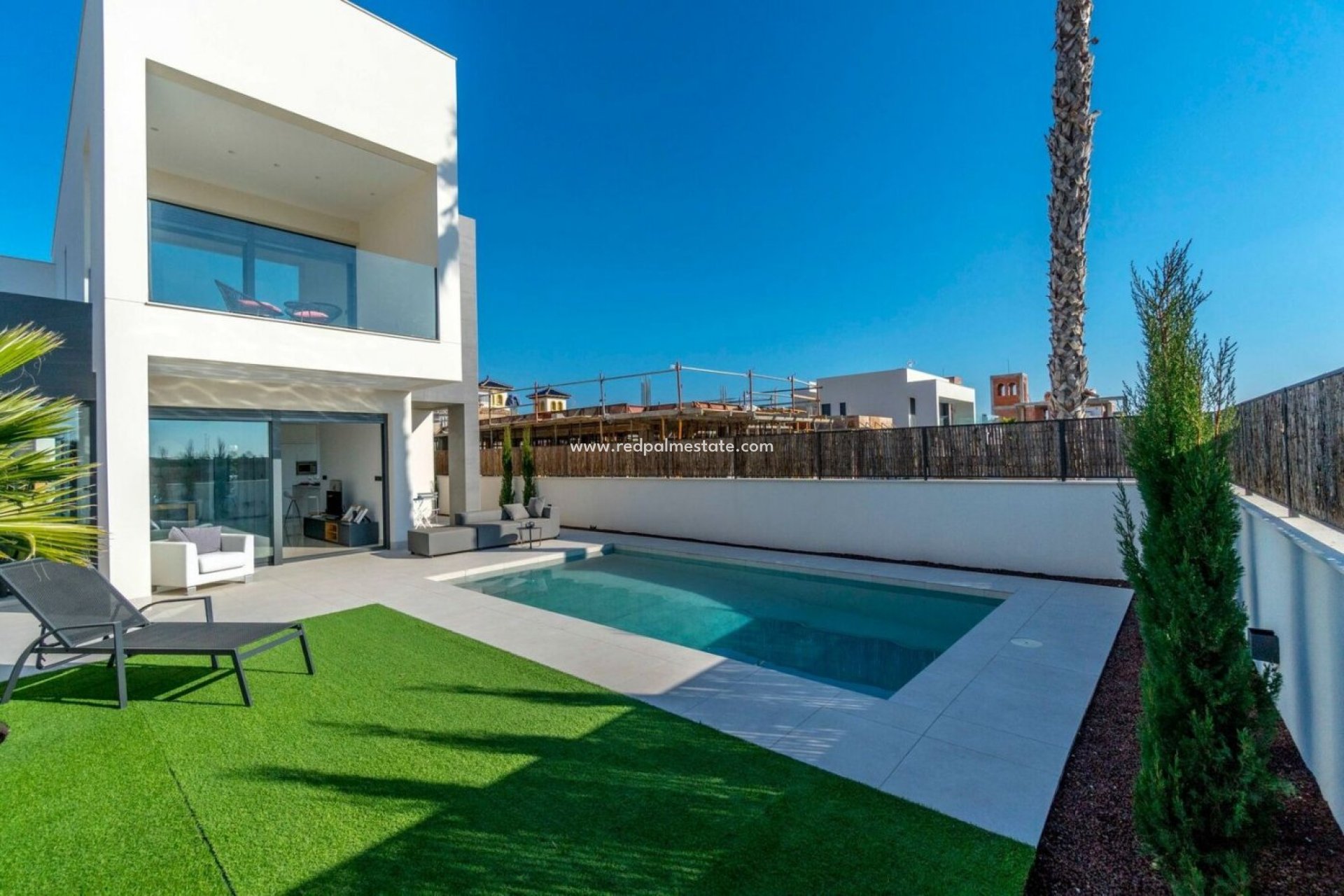 Resale - Villa -
La Marina - Costa Blanca