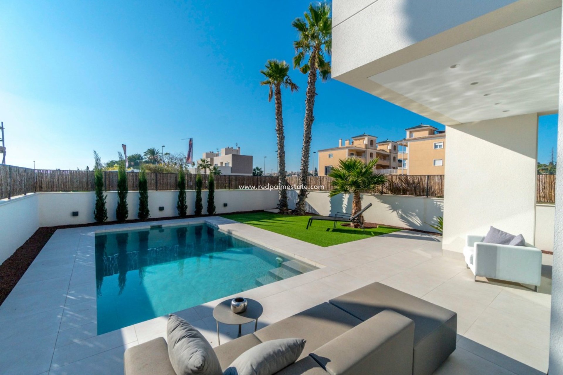 Resale - Villa -
La Marina - Costa Blanca