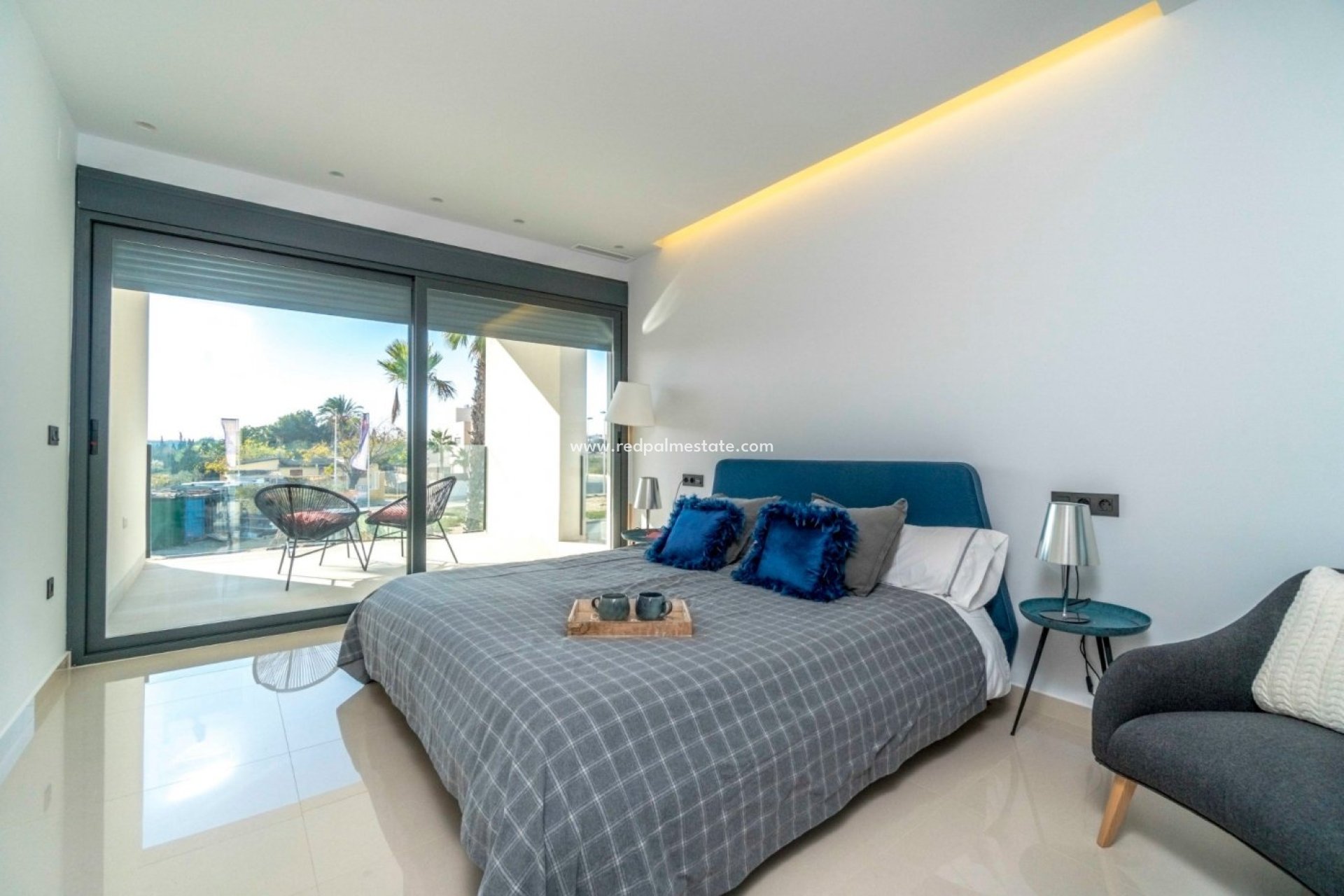 Resale - Villa -
La Marina - Costa Blanca