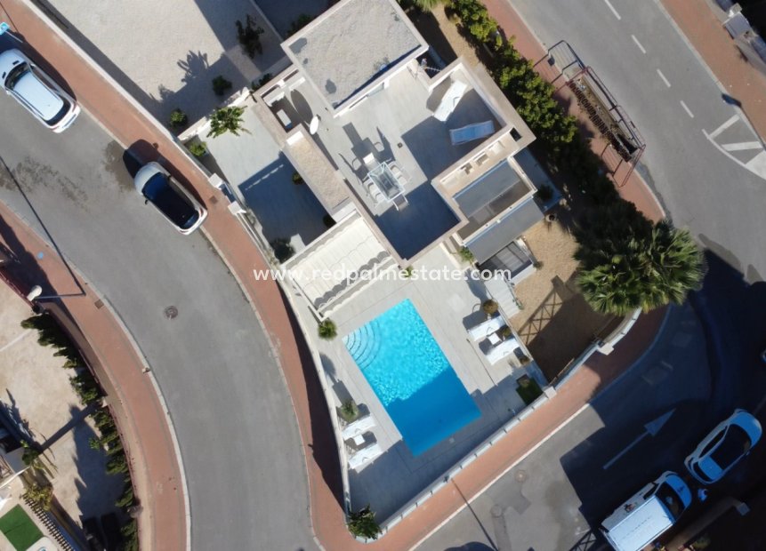 Resale - Villa -
La Nucía