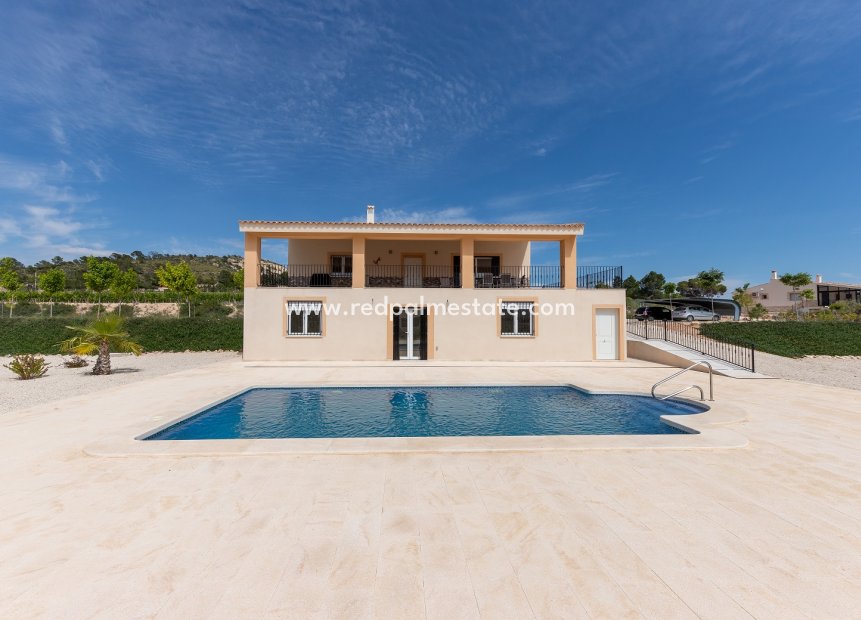 Resale - Villa -
La Romana - Inland