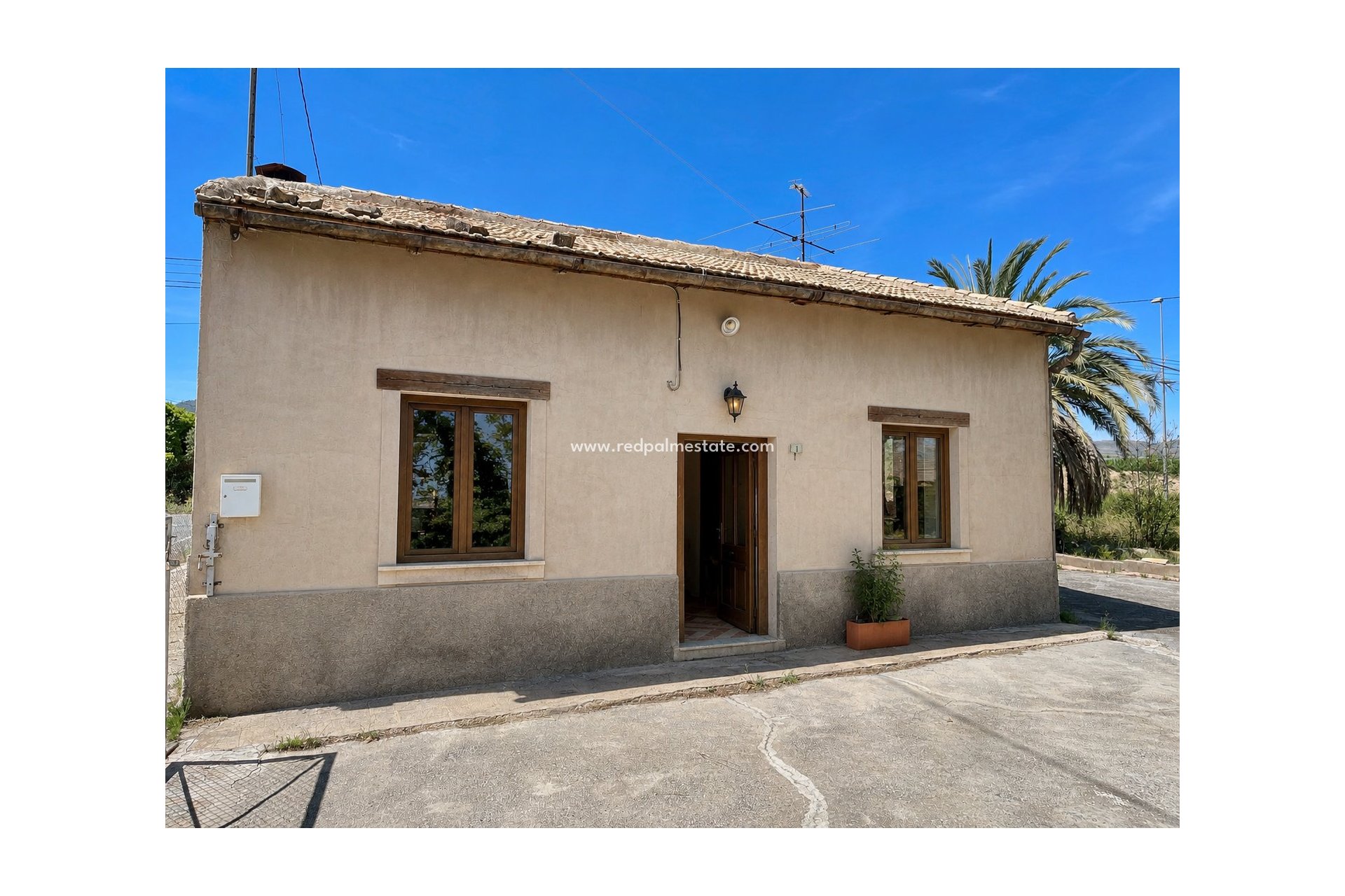 Resale - Villa -
La Romana - Inland