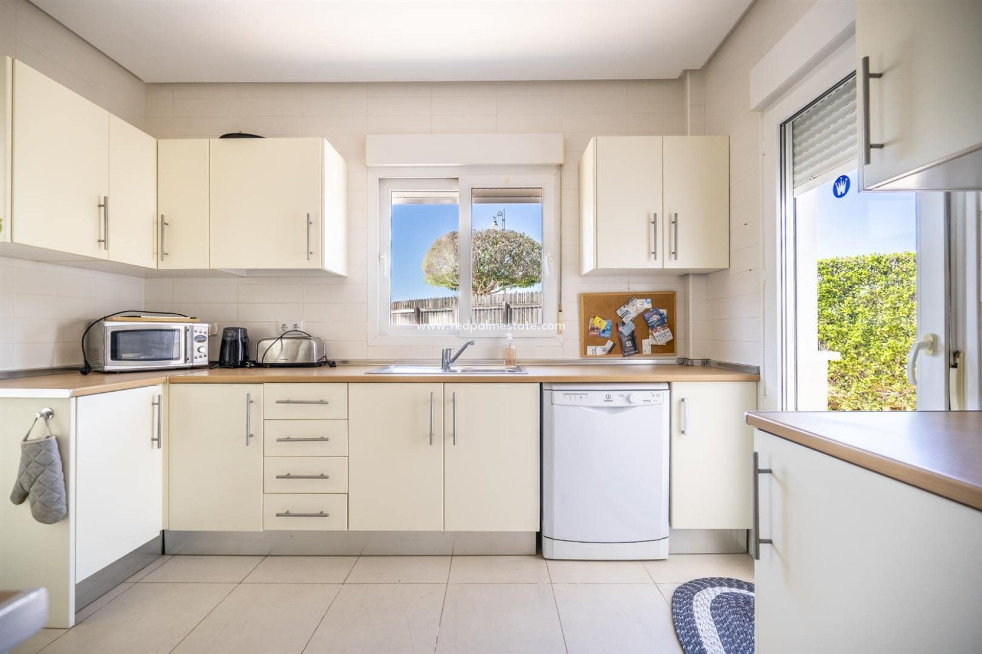 Resale - Villa -
La Torre Golf Resort - Inland