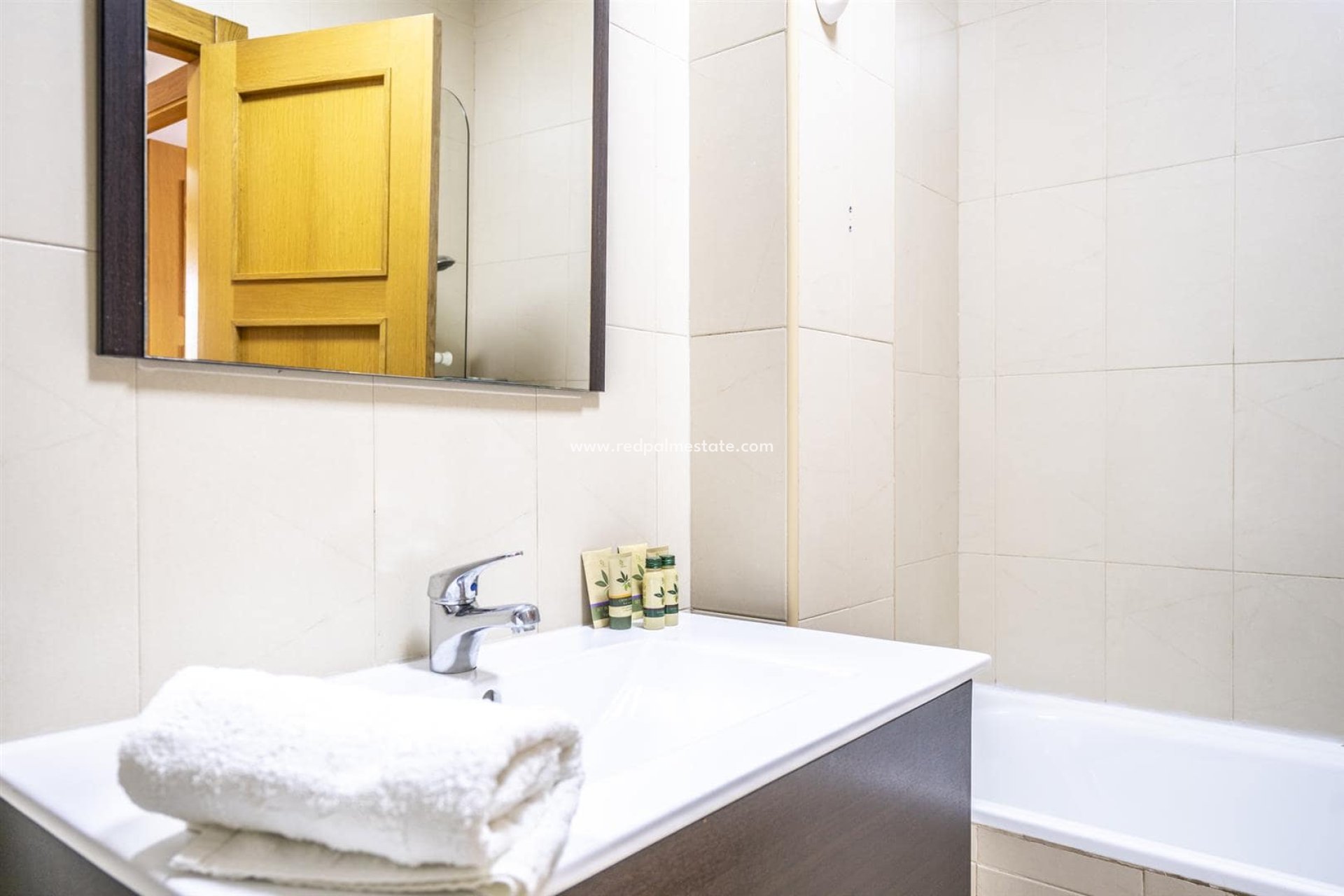 Resale - Villa -
La Torre Golf Resort - Inland