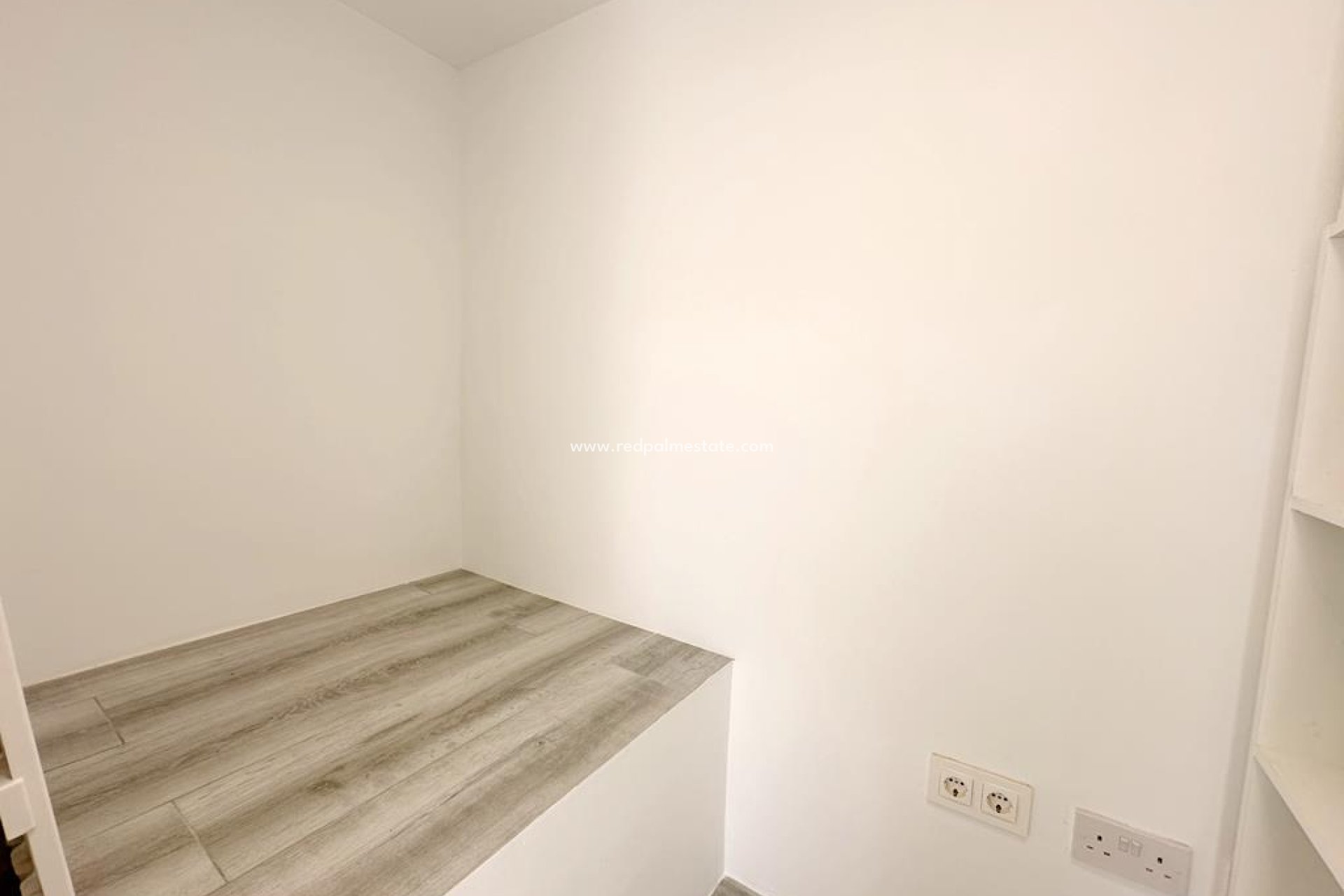 Resale - Villa -
La Torre Golf Resort - Inland