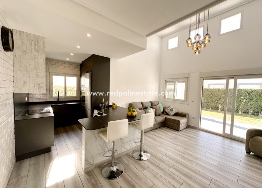 Resale - Villa -
La Torre Golf Resort - Inland