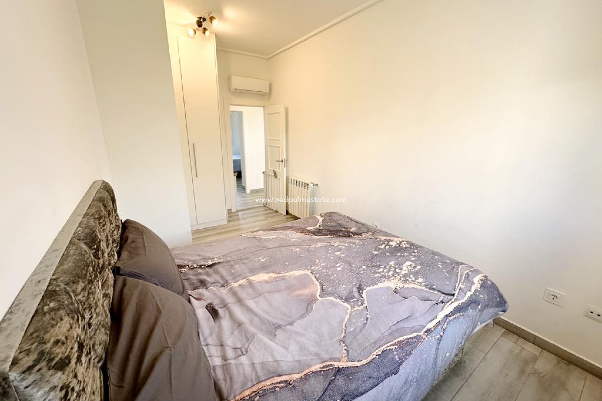 Resale - Villa -
La Torre Golf Resort - Inland