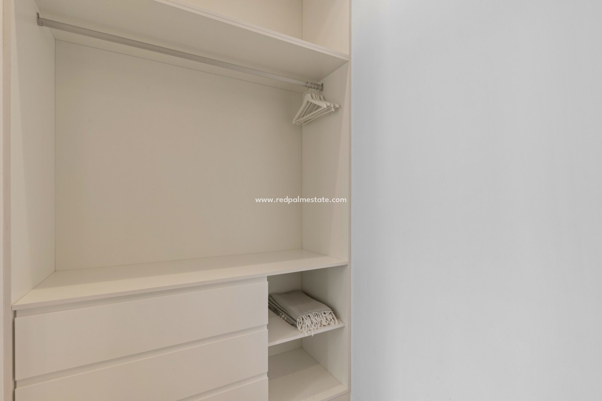 Resale - Villa -
Las Colinas Golf