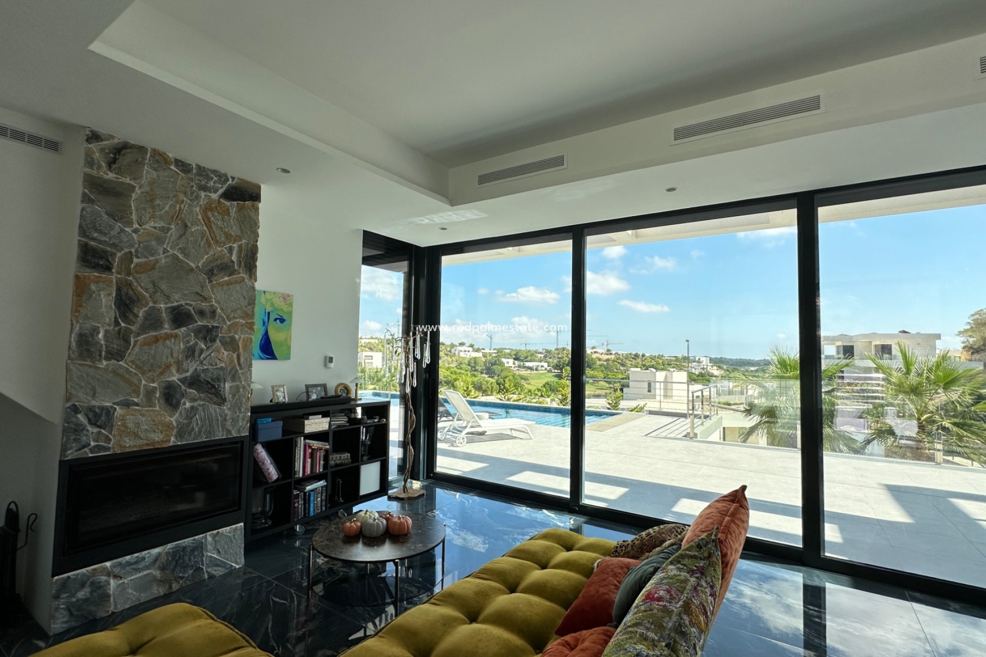 Resale - Villa -
Las Colinas Golf