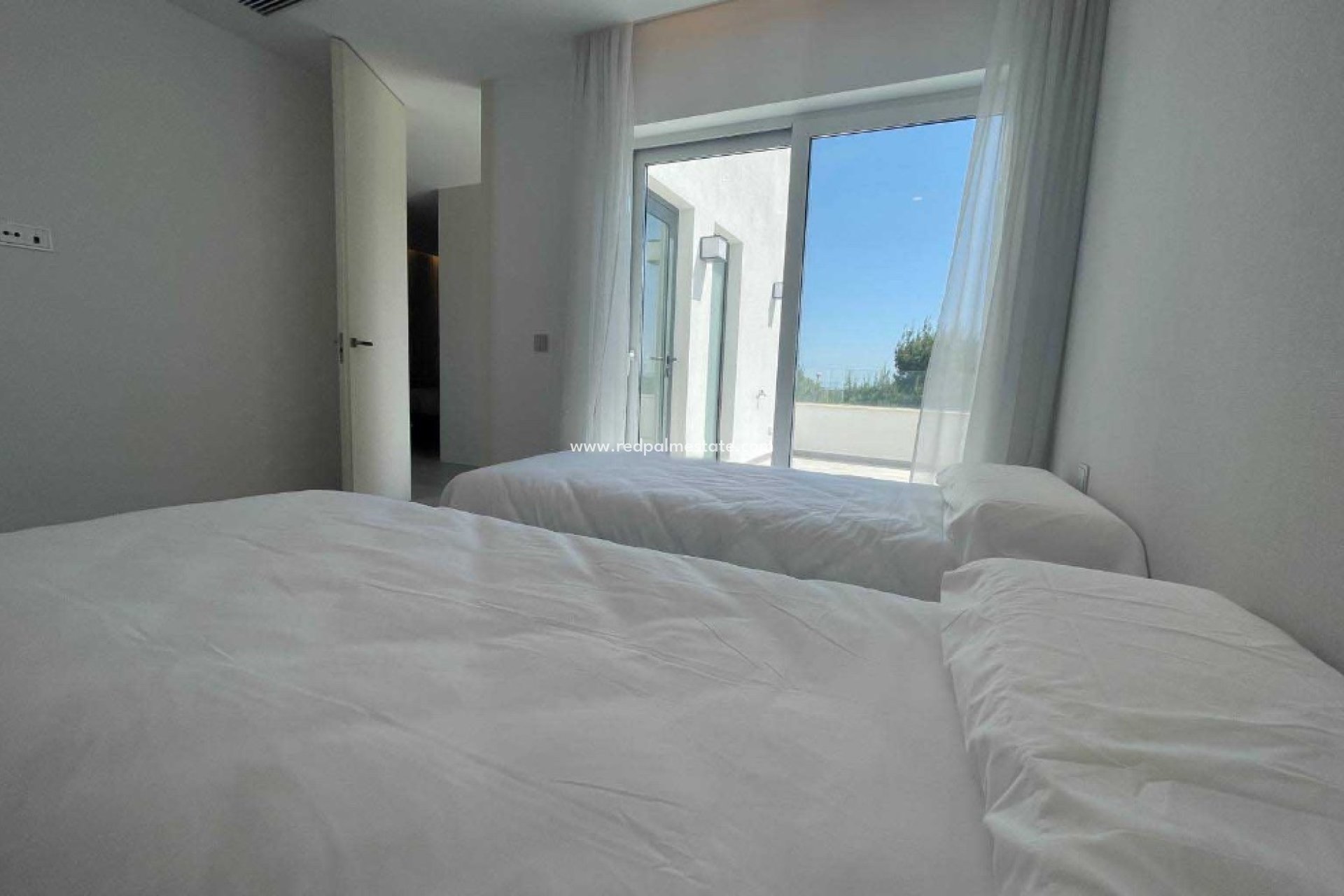 Resale - Villa -
Las Colinas Golf