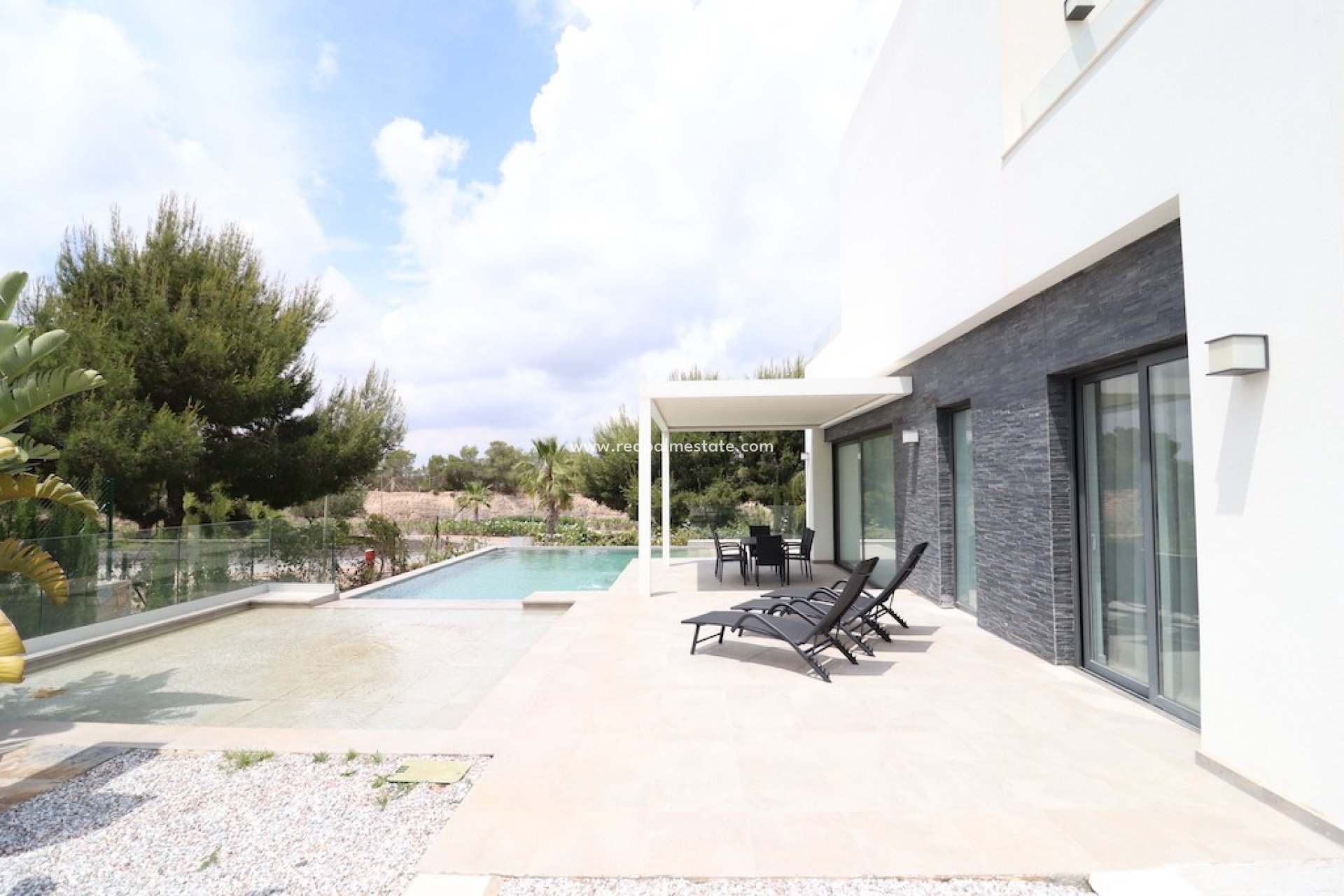 Resale - Villa -
Las Colinas Golf