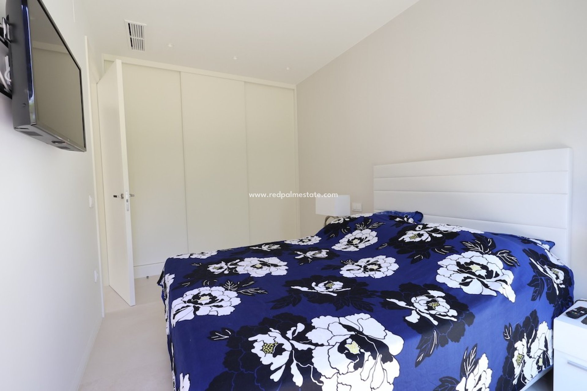 Resale - Villa -
Las Colinas Golf