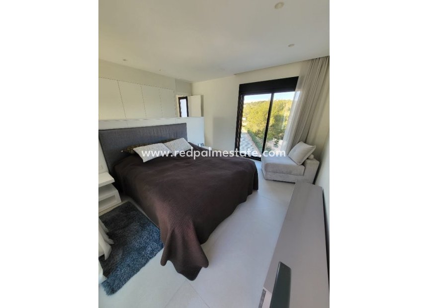Resale - Villa -
Las Colinas - Las Colinas Golf