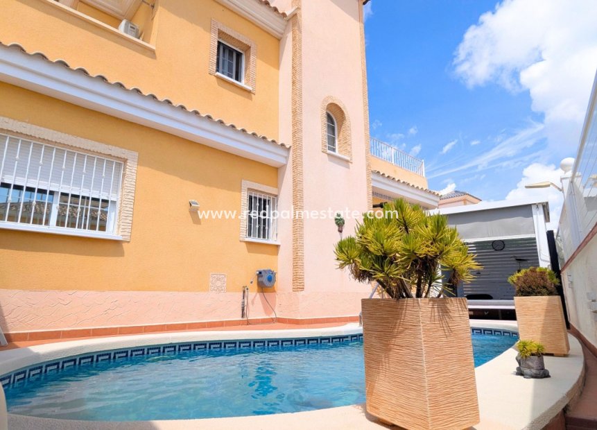 Resale - Villa -
Lo Crispin