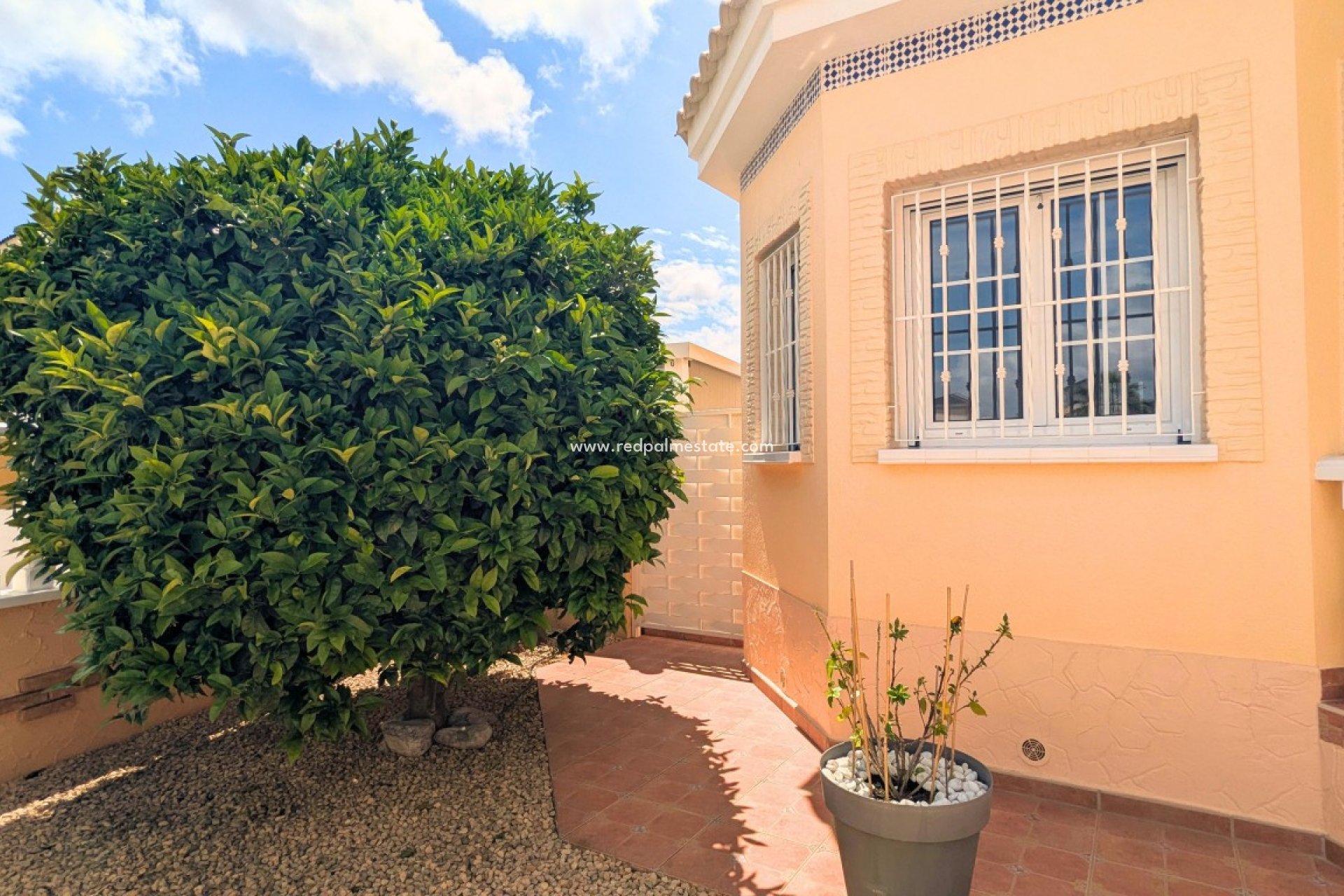 Resale - Villa -
Lo Crispin