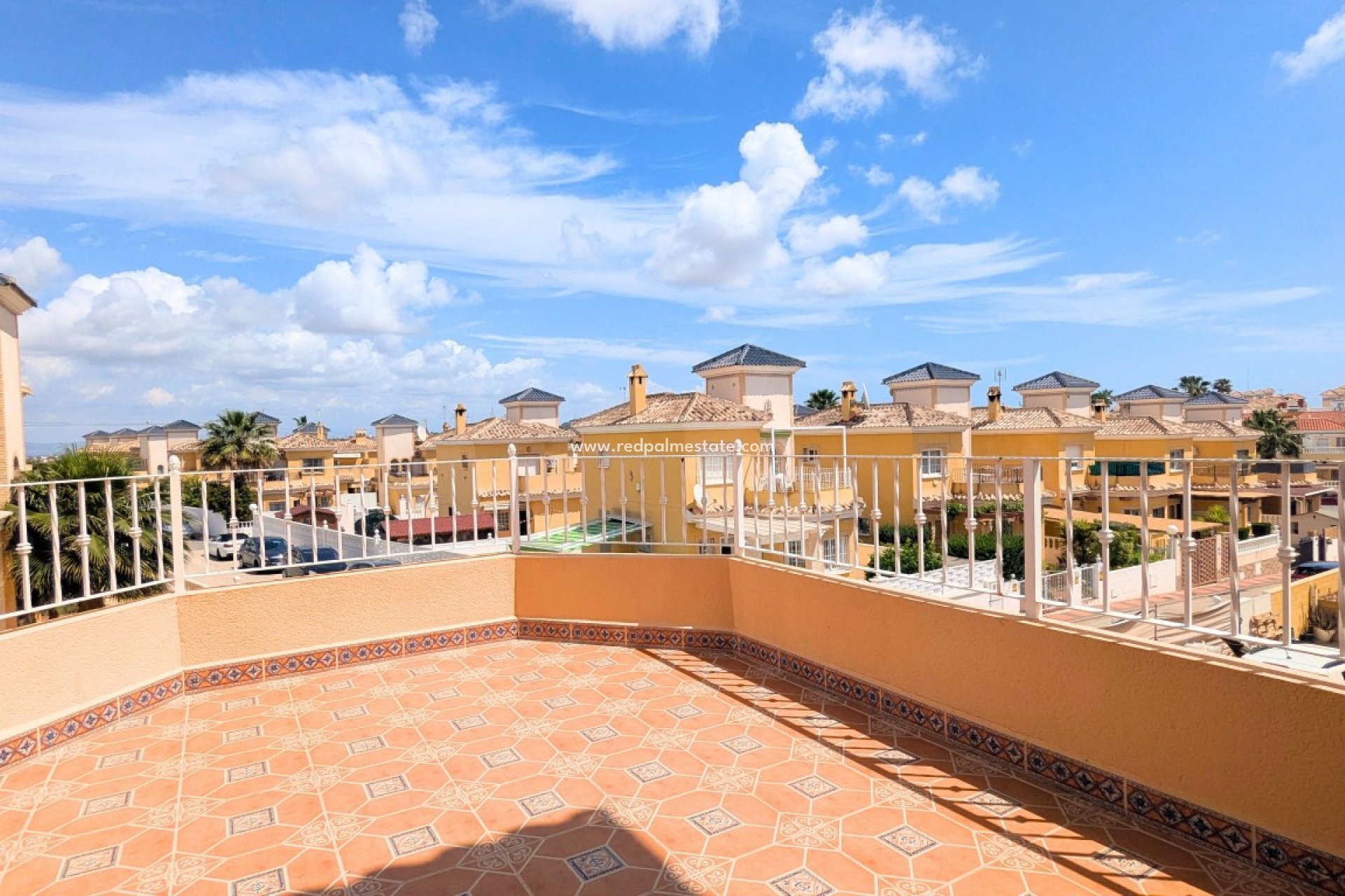 Resale - Villa -
Lo Crispin