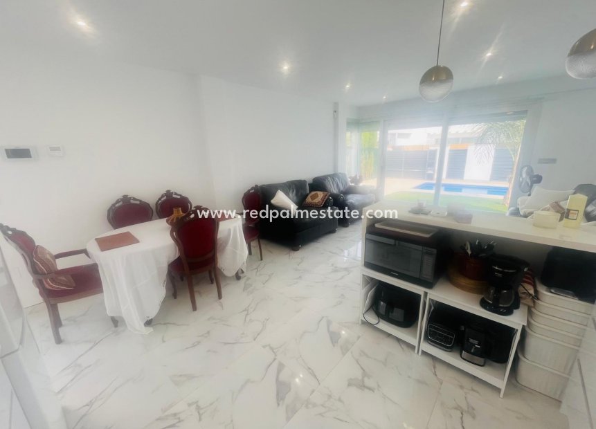 Resale - Villa -
Los Alczares - Los Alcazares