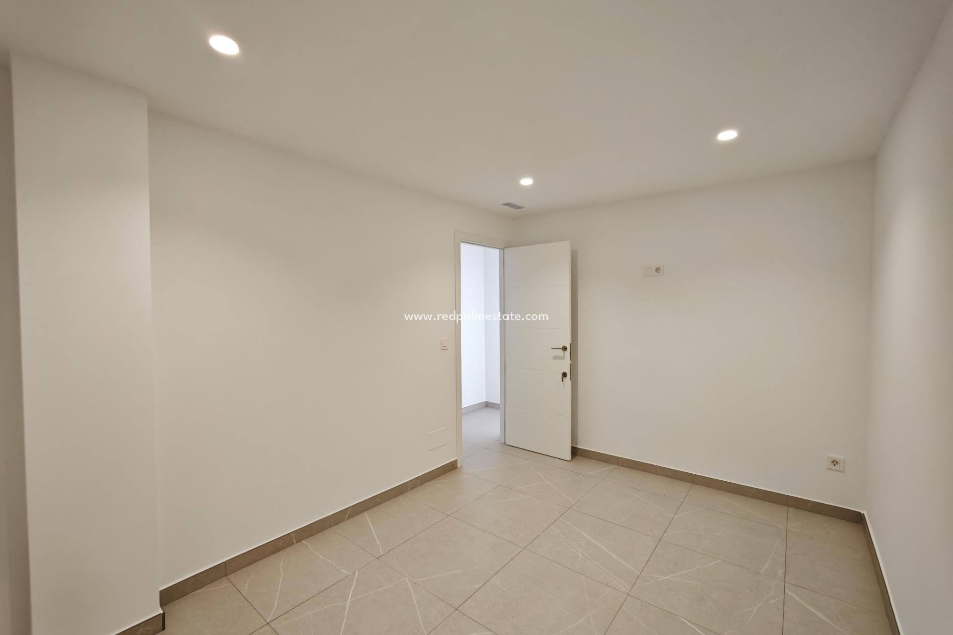 Resale - Villa -
Los Alczares - Santa Rosalia