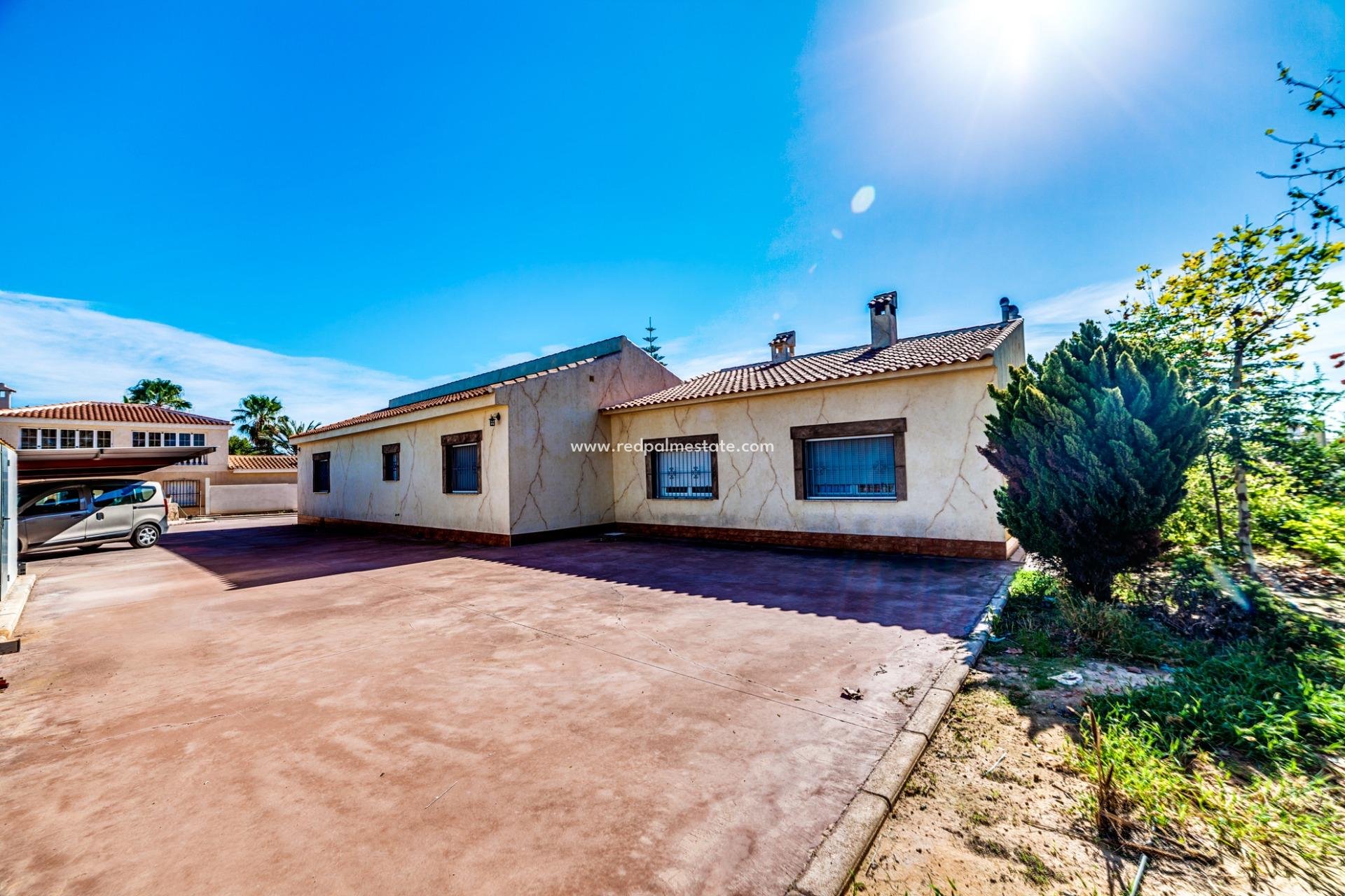 Resale - Villa -
Los Montesinos - Montesinos  Los