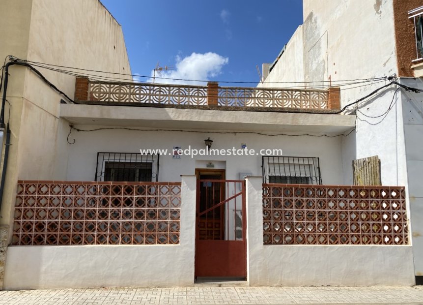 Resale - Villa -
Los Nietos