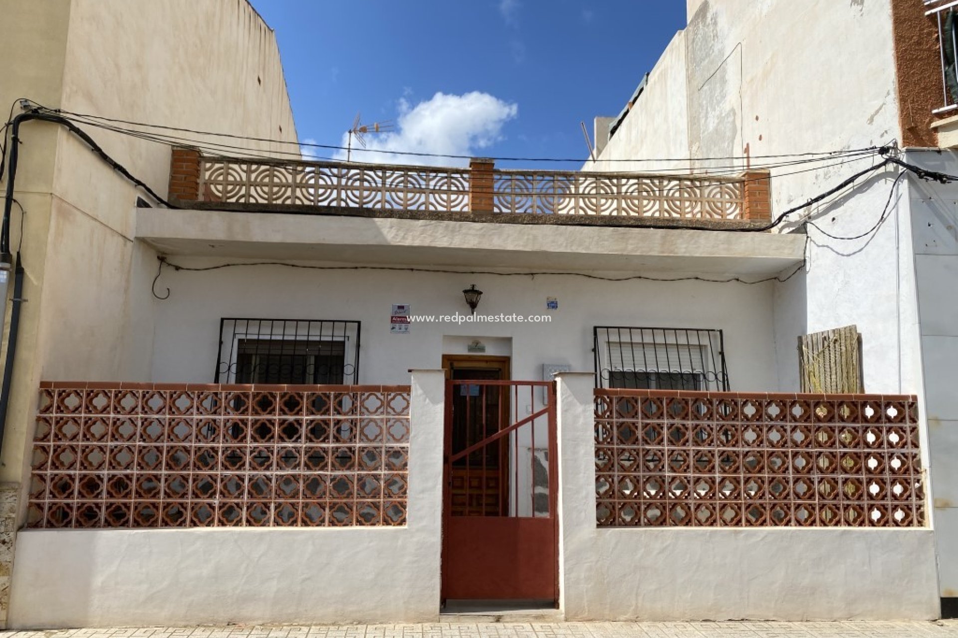 Resale - Villa -
Los Nietos