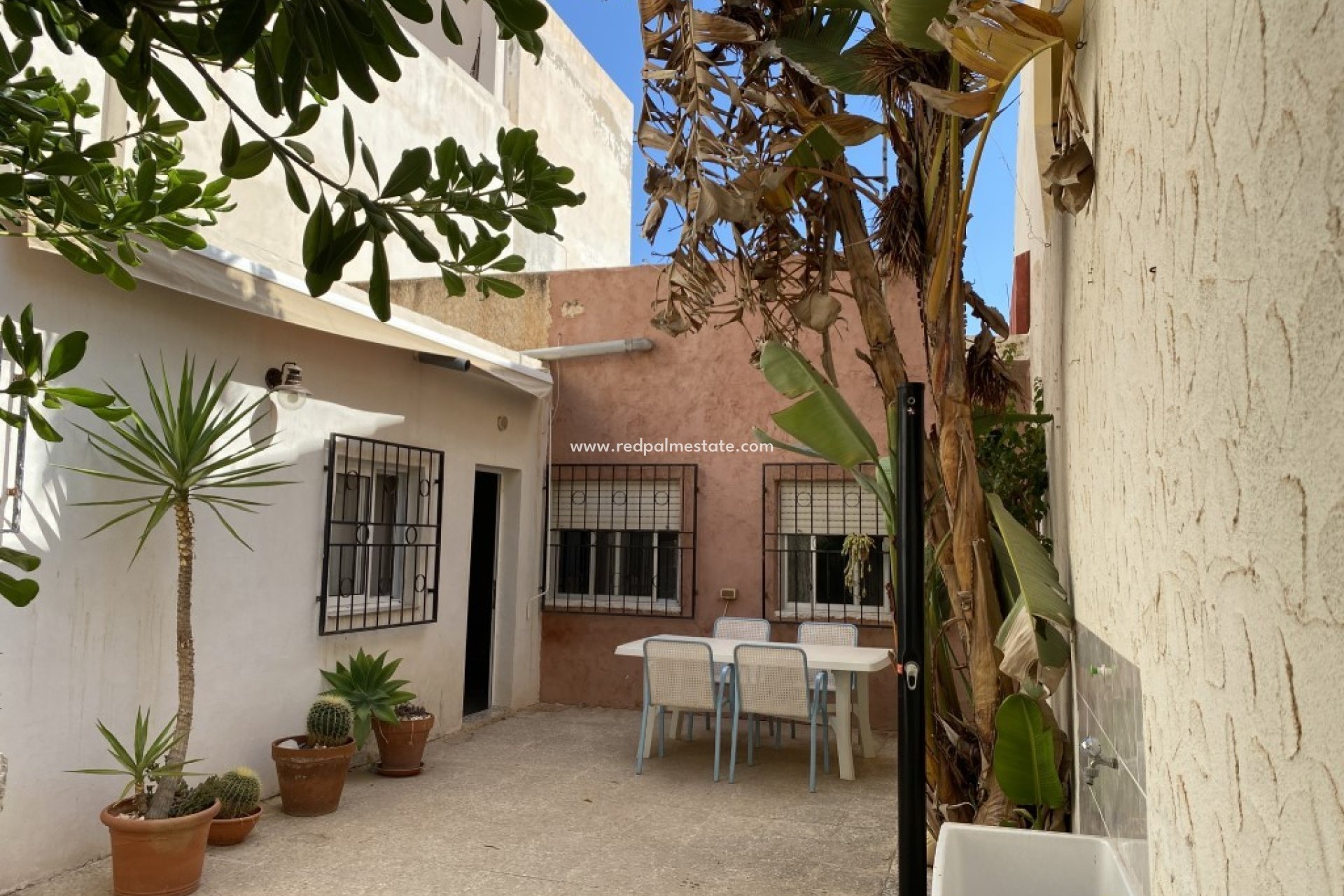 Resale - Villa -
Los Nietos