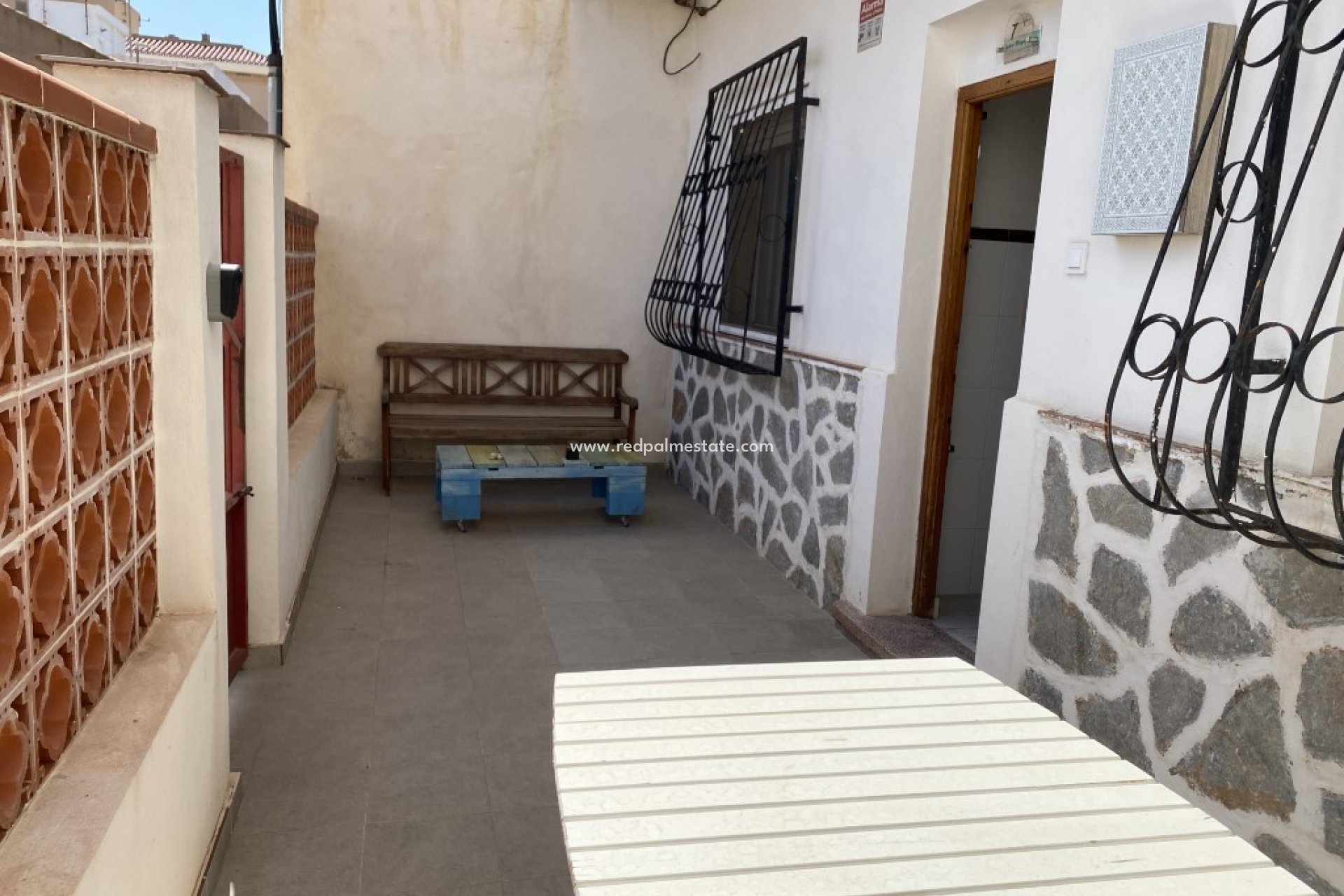 Resale - Villa -
Los Nietos