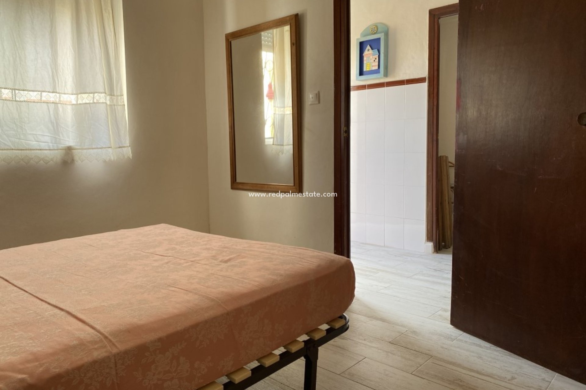 Resale - Villa -
Los Nietos