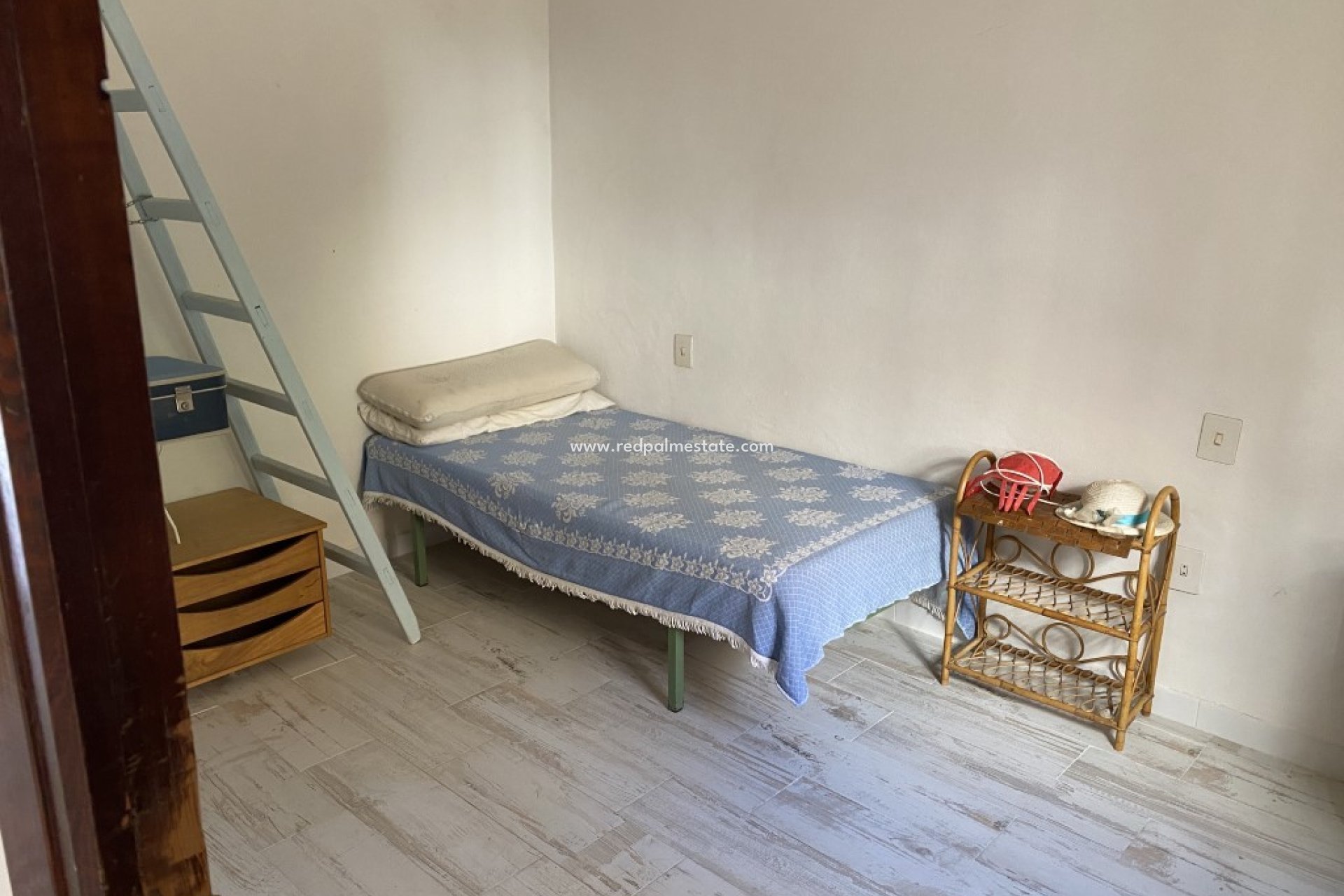 Resale - Villa -
Los Nietos