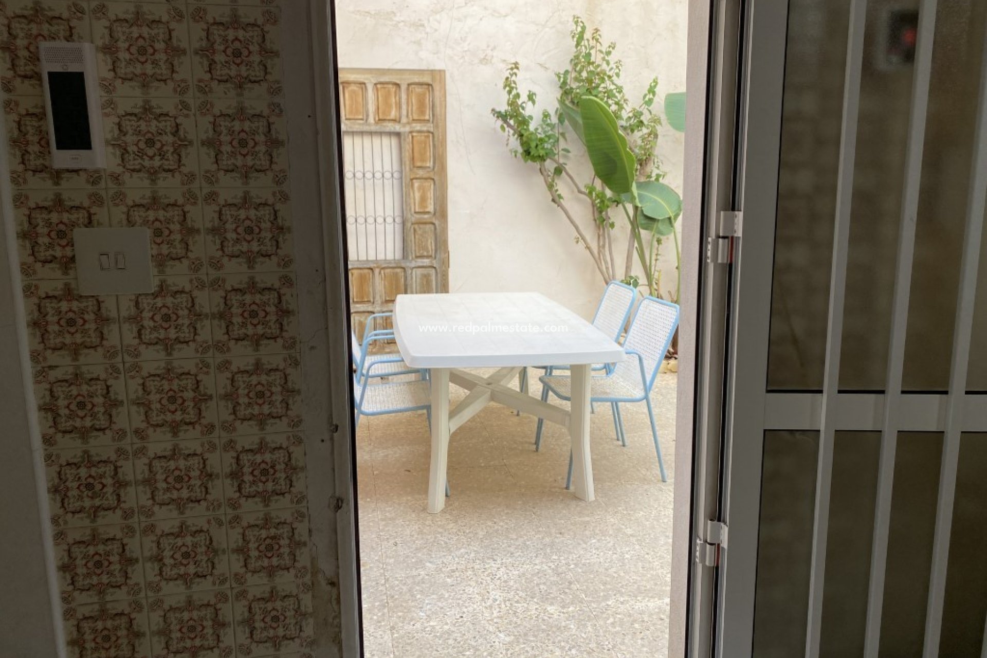 Resale - Villa -
Los Nietos