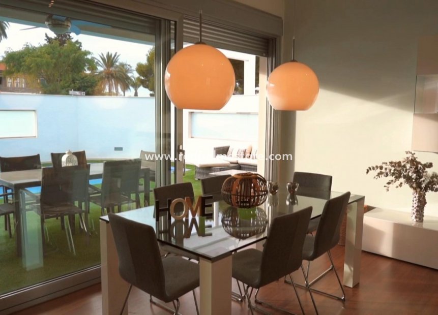 Resale - Villa -
Mil Palmeras - Costa Blanca