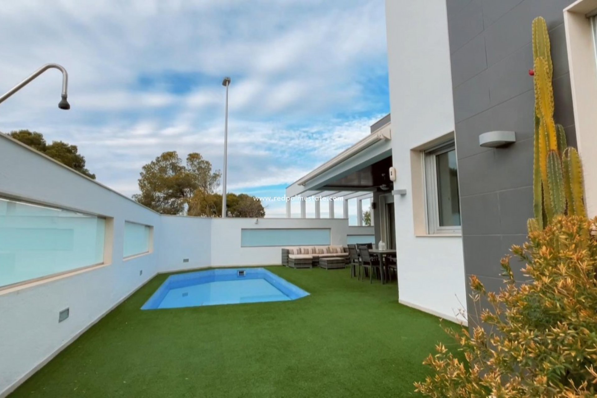 Resale - Villa -
Mil Palmeras - Costa Blanca