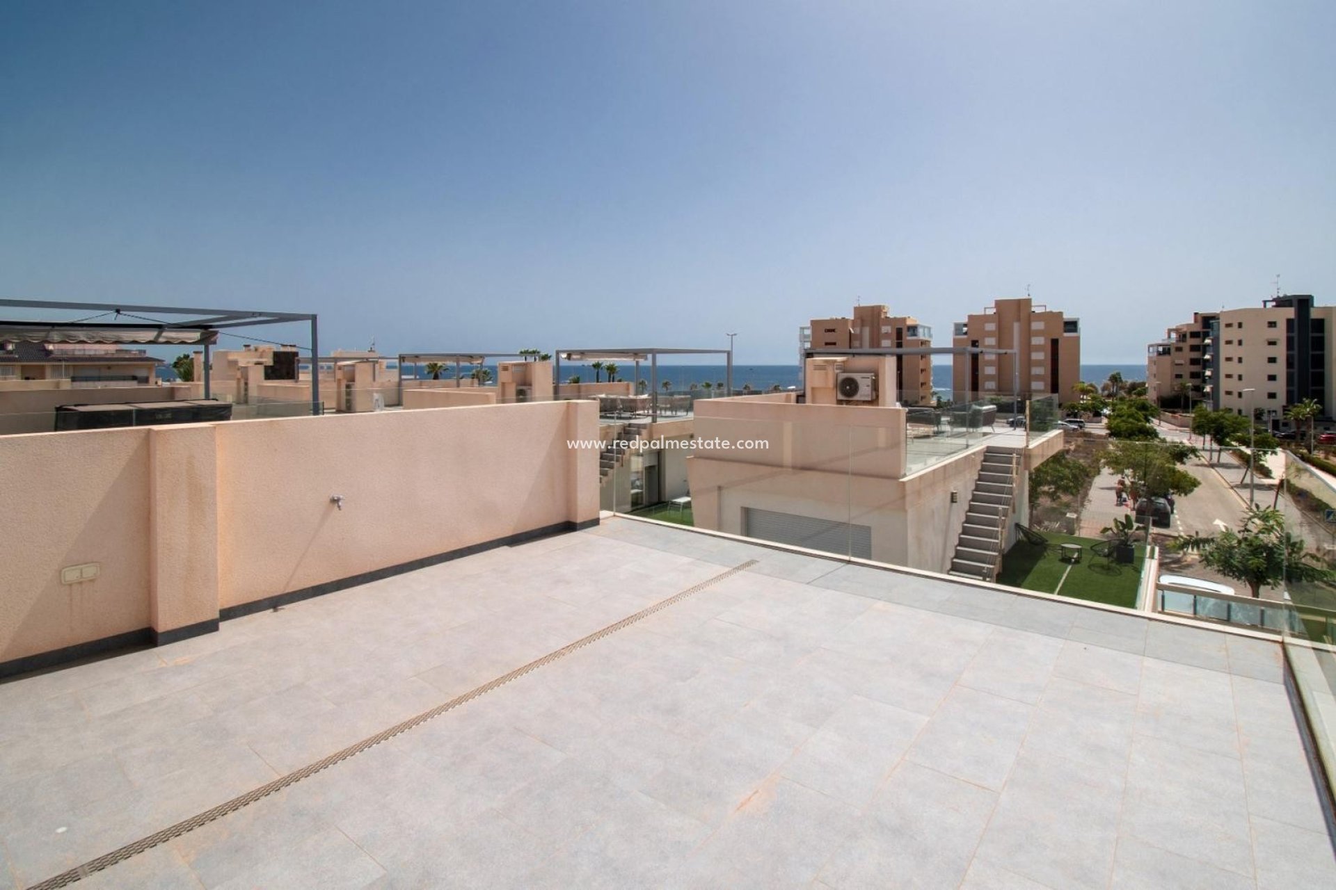 Resale - Villa -
Mil Palmeras - Costa Blanca