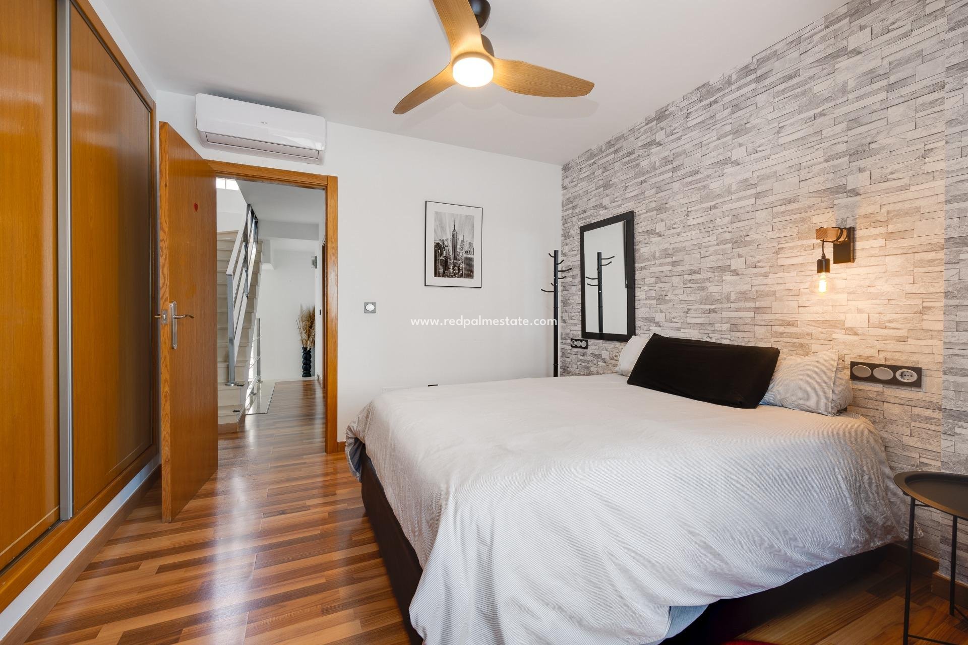 Resale - Villa -
Montesinos - La Herada