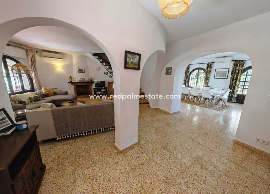 Resale - Villa -
Moraira